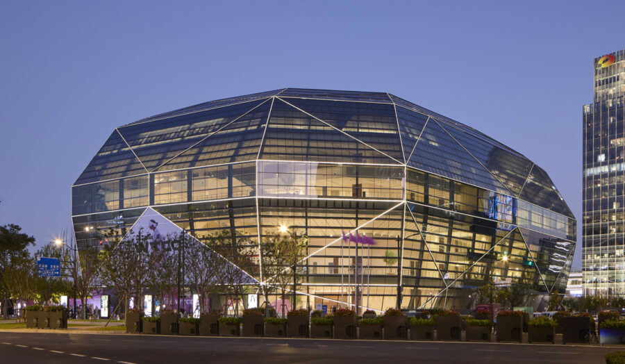 AIと生み出すダイヤモンドのような幾何学建築〈上海ウェストバンド・コンベンションセンター〉SOM, 中国