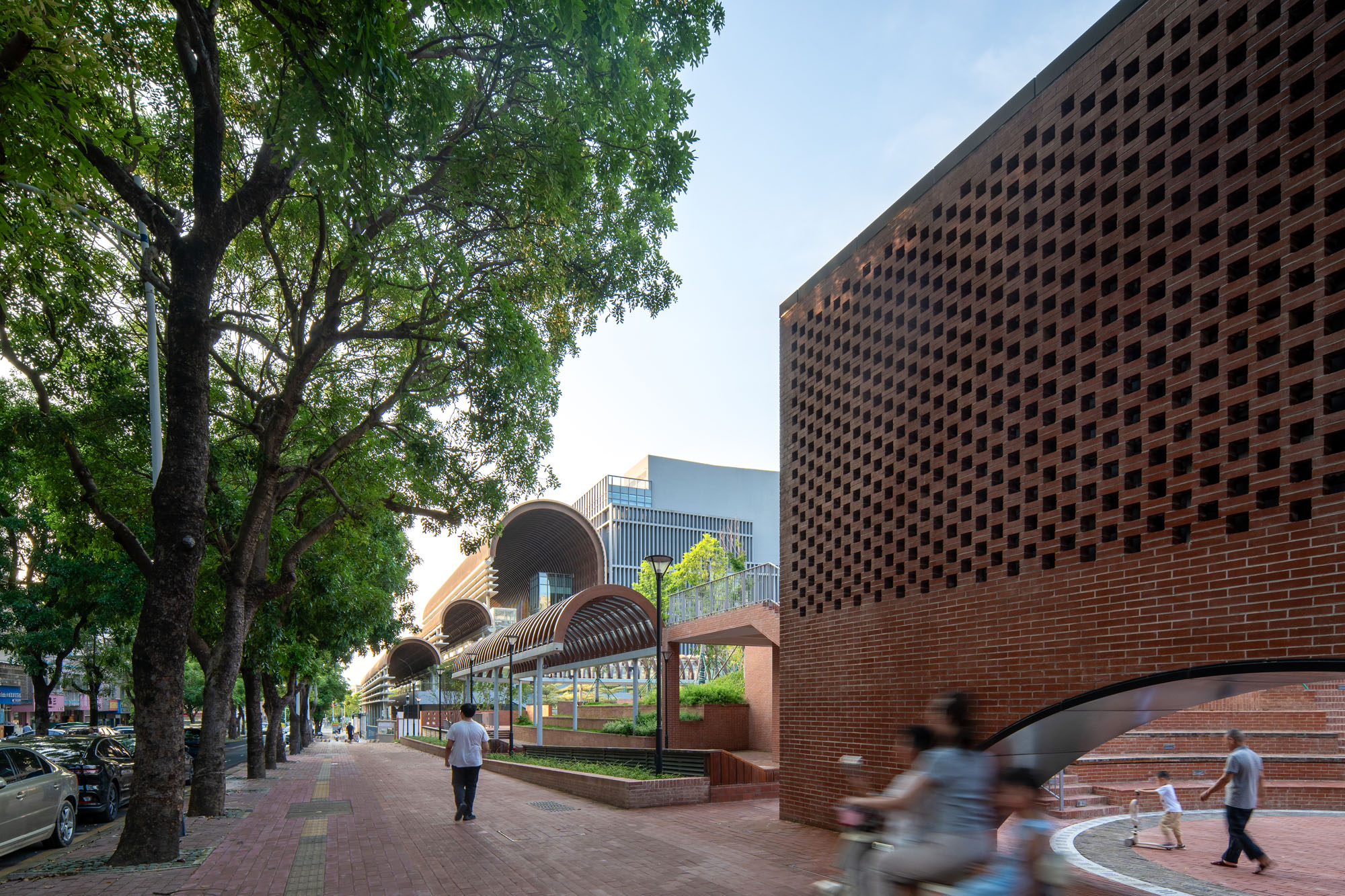 〈坑梓文化技術センター（Kengzi Cultural and Technology Centre）〉湯樺建築設計事務所（Tanghua Architect & Associates）