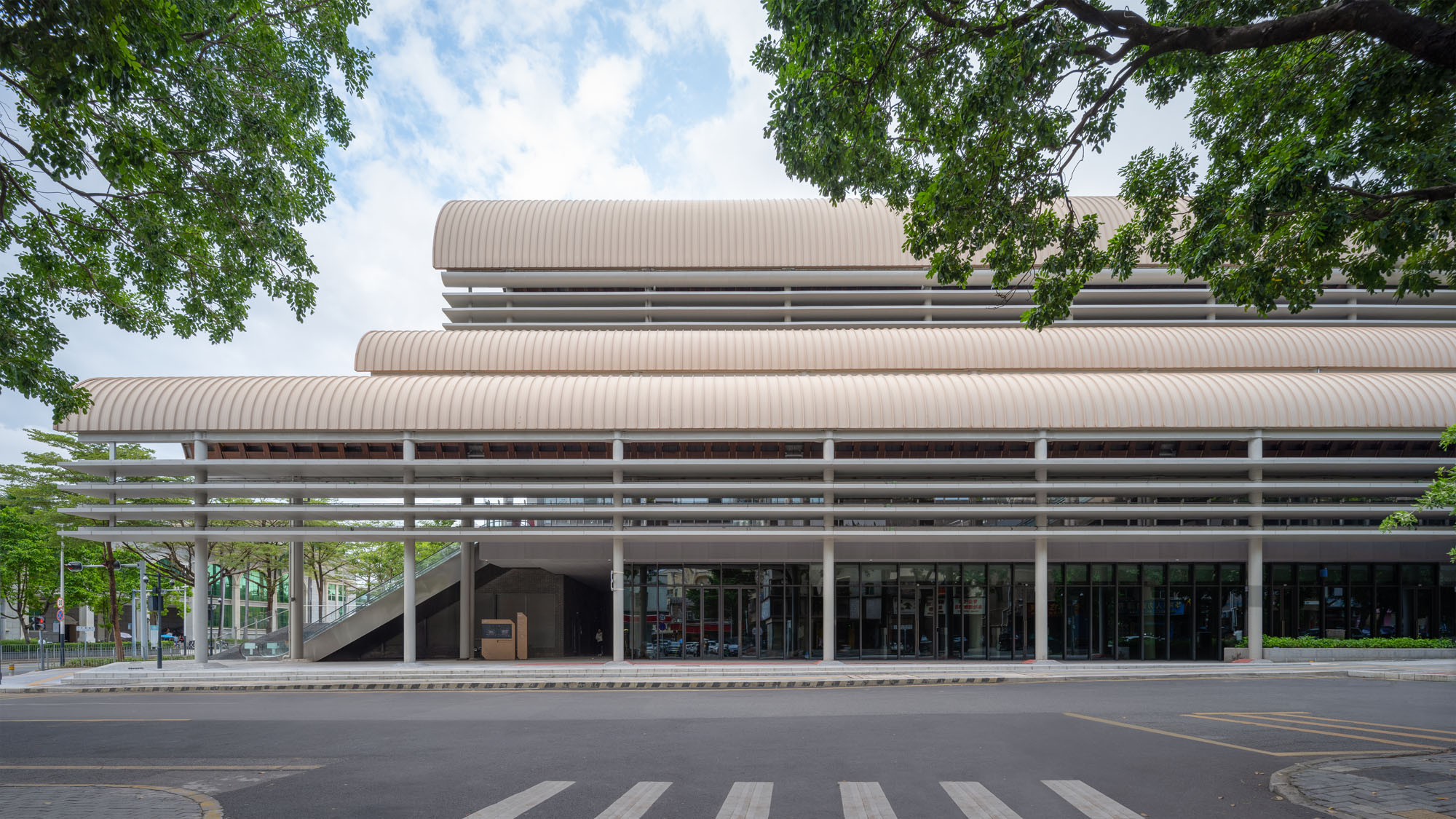 〈坑梓文化技術センター（Kengzi Cultural and Technology Centre）〉湯樺建築設計事務所（Tanghua Architect & Associates）