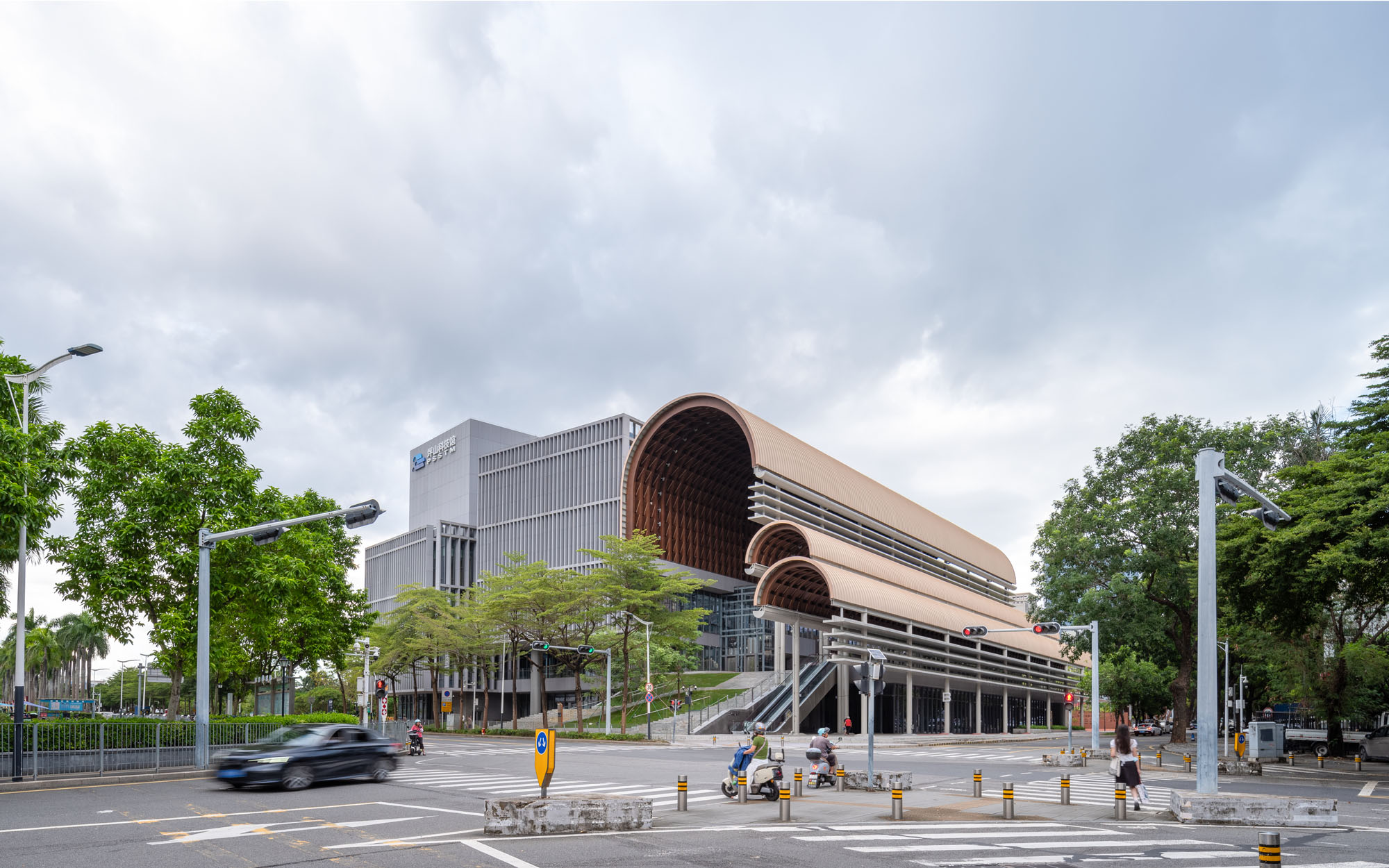 〈坑梓文化技術センター（Kengzi Cultural and Technology Centre）〉湯樺建築設計事務所（Tanghua Architect & Associates）