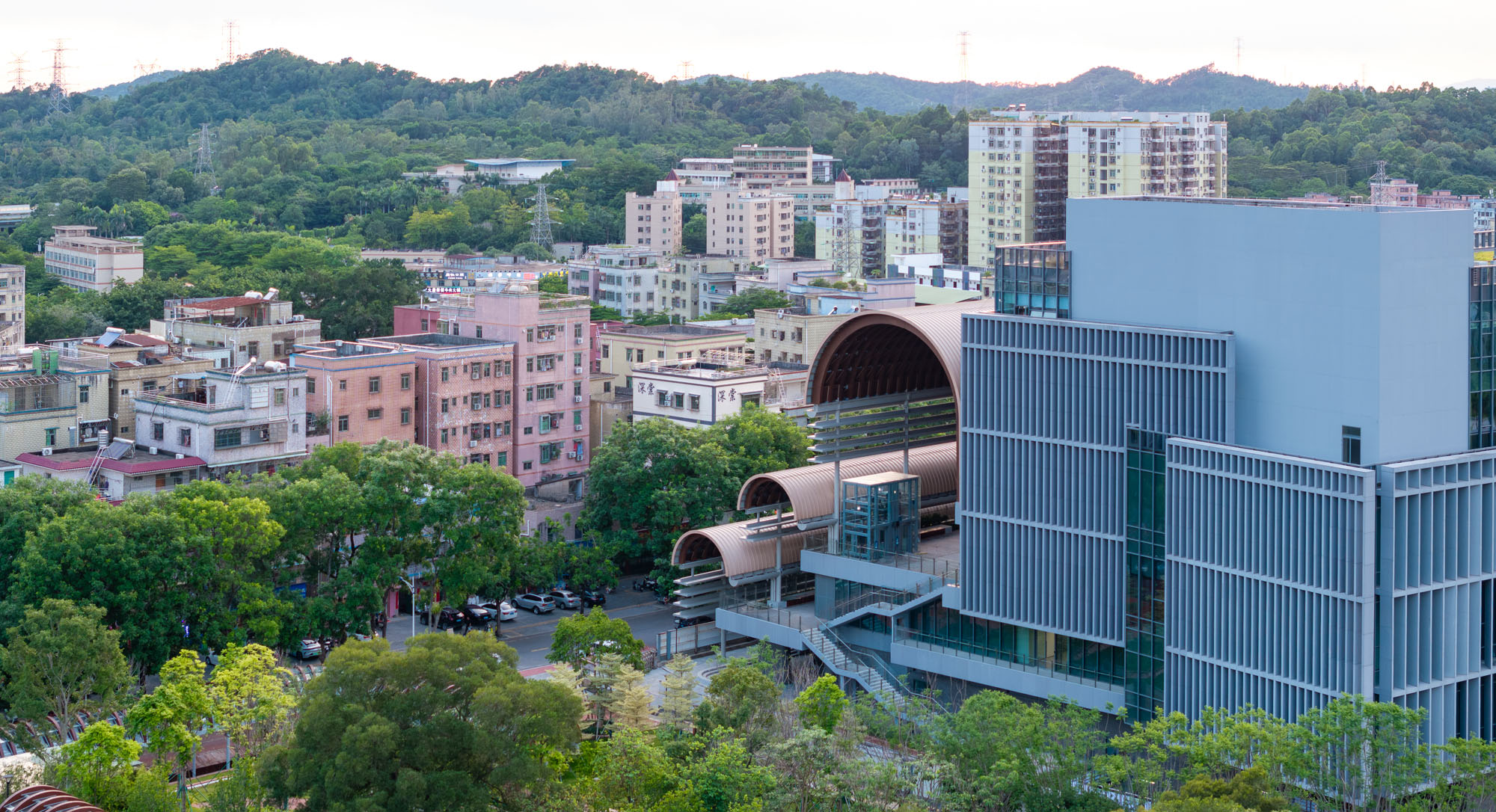 〈坑梓文化技術センター（Kengzi Cultural and Technology Centre）〉湯樺建築設計事務所（Tanghua Architect & Associates）