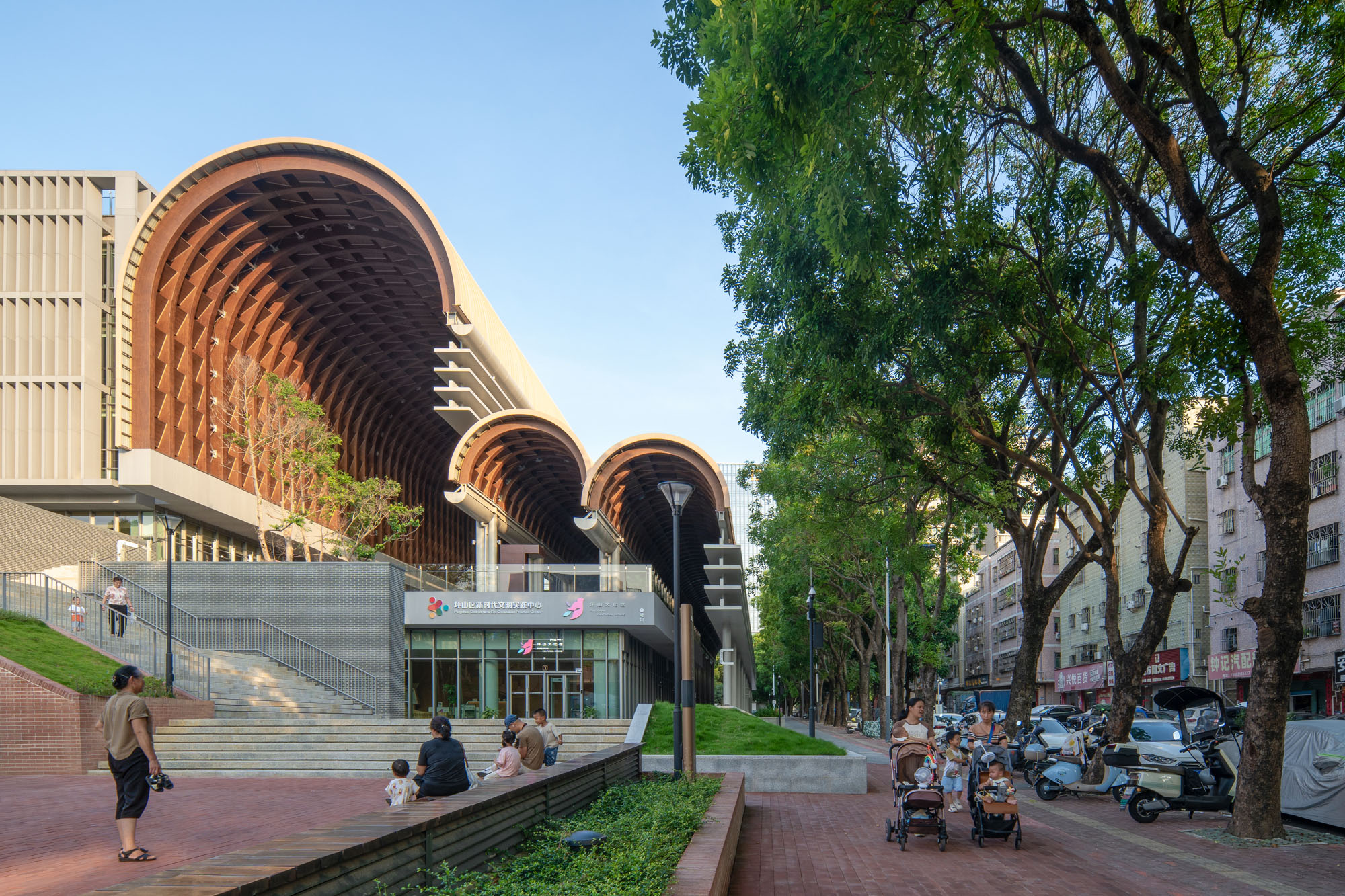 〈坑梓文化技術センター（Kengzi Cultural and Technology Centre）〉湯樺建築設計事務所（Tanghua Architect & Associates）