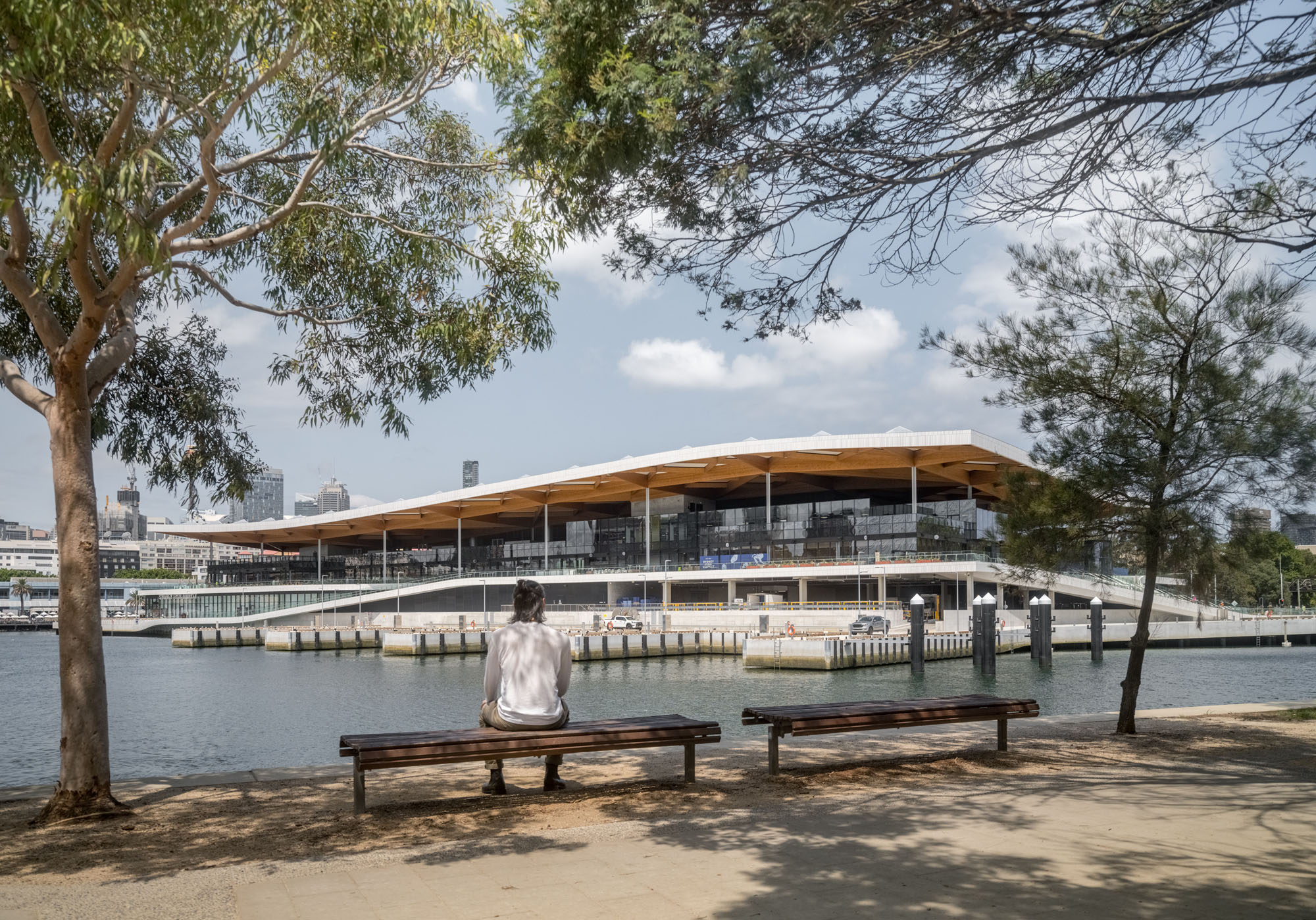 〈シドニー・フィッシュマーケット(Sydney Fish Market)〉3XN、GXN、BVN、ASPECT Studios