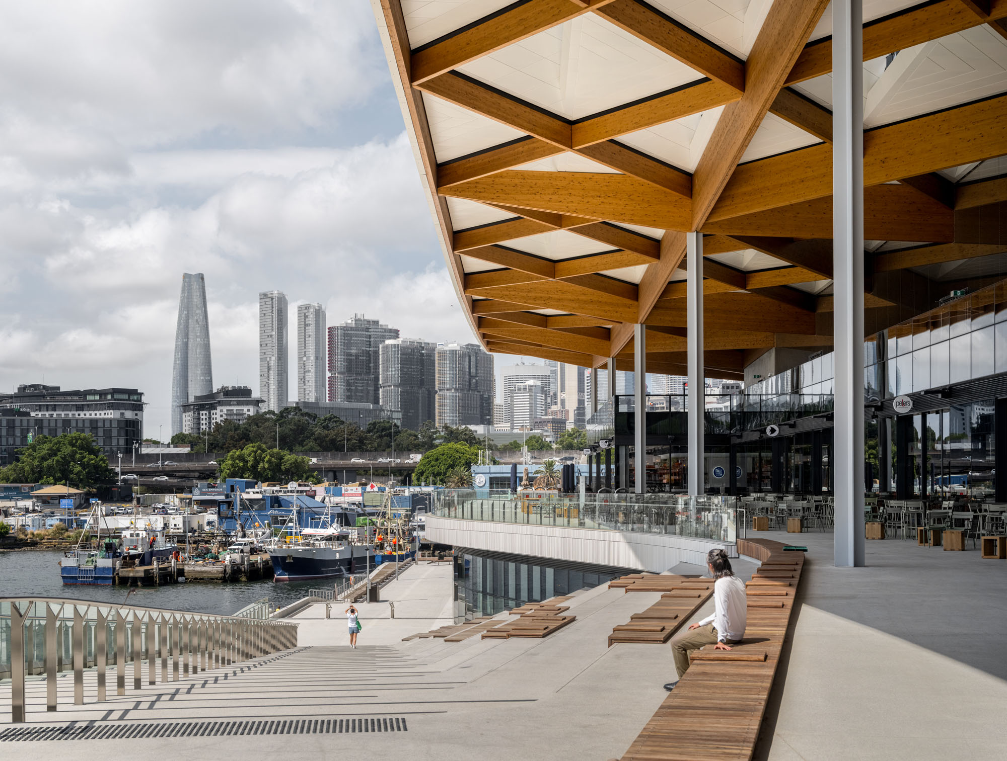〈シドニー・フィッシュマーケット(Sydney Fish Market)〉3XN、GXN、BVN、ASPECT Studios