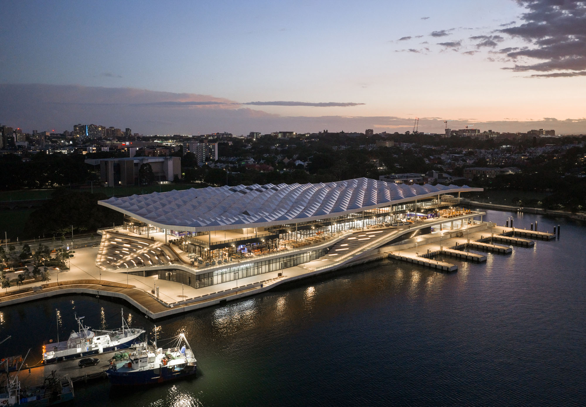 〈シドニー・フィッシュマーケット(Sydney Fish Market)〉3XN、GXN、BVN、ASPECT Studios