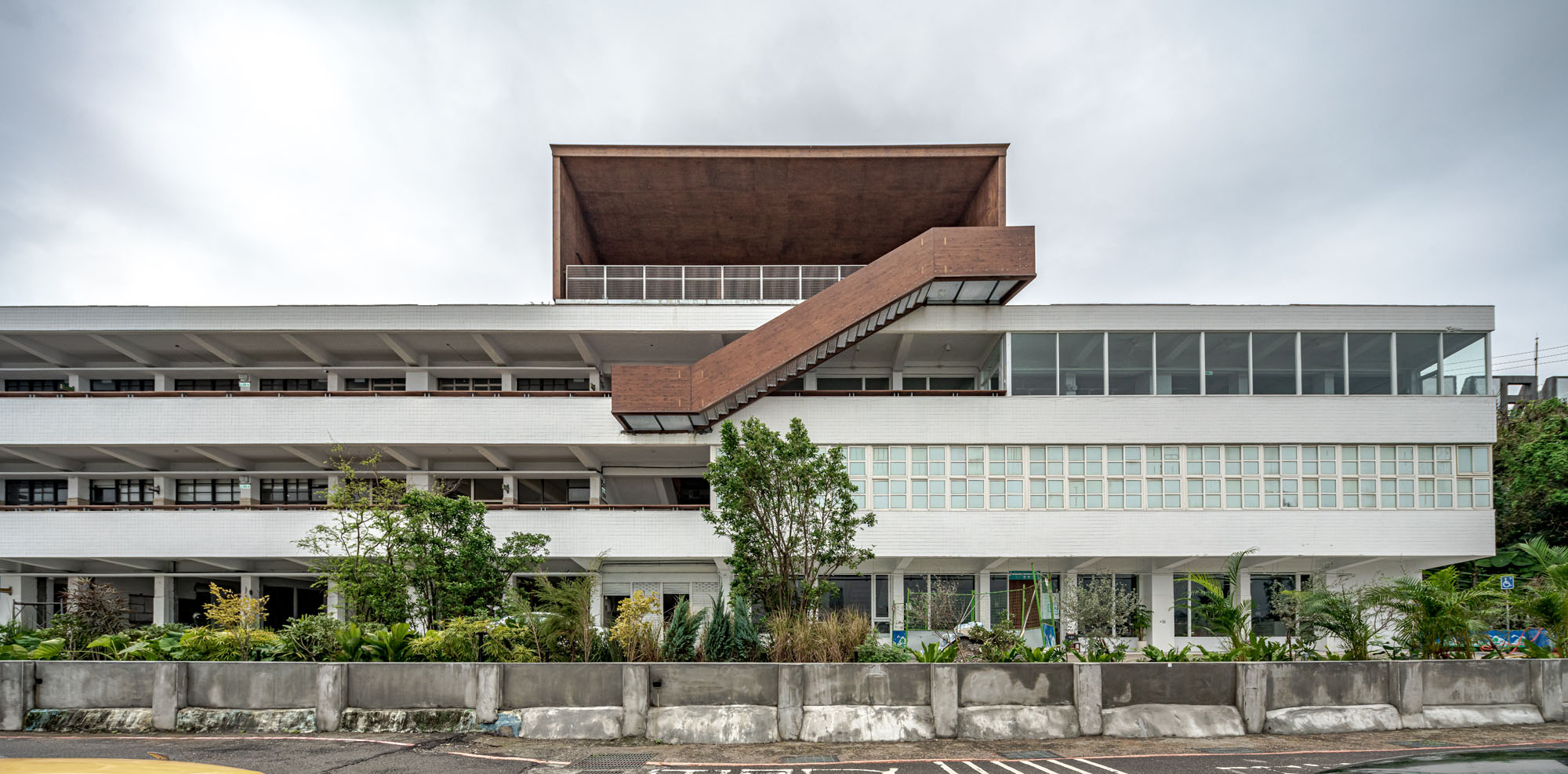 〈基隆太平小学校(Taiping Elementary School, Keelung)〉KHAA(Kuo+Huang and Associates)
