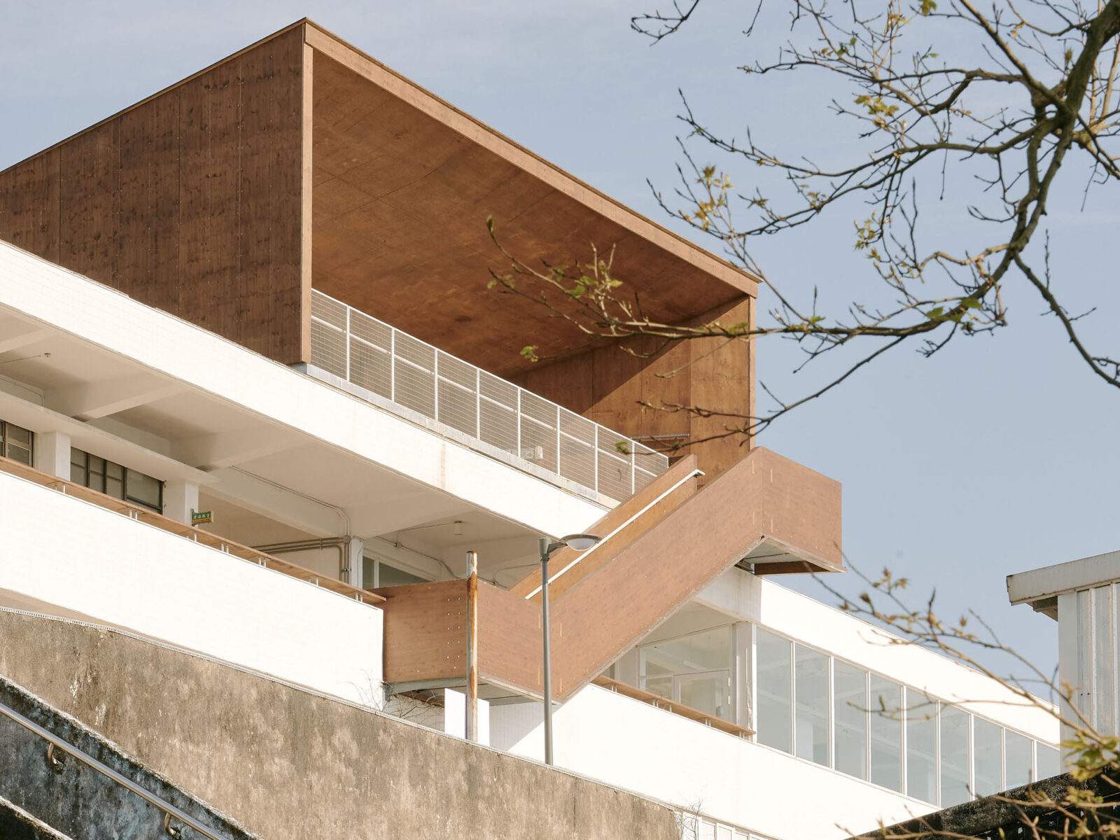 かつての学び舎に新たな物語を紡ぐ木造構造〈基隆太平小学校〉KHAA, 台湾