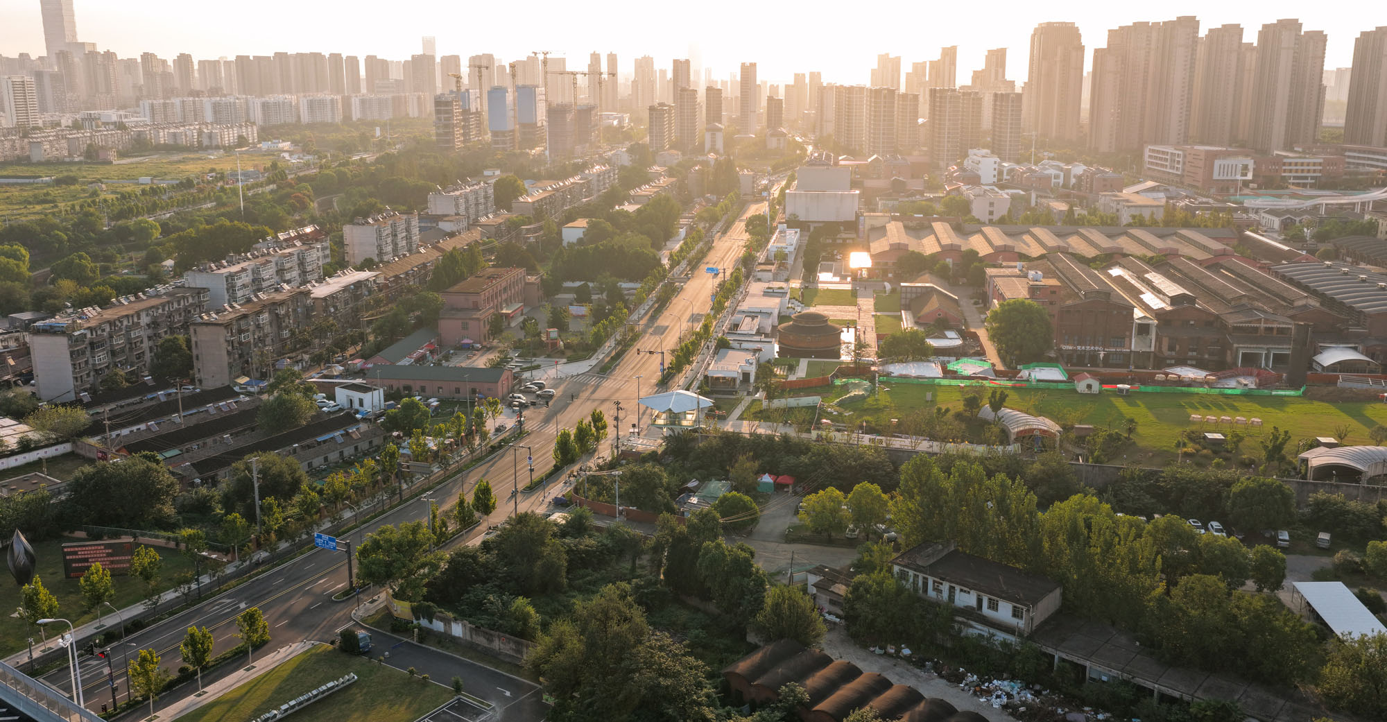 〈とても小さな24時間営業の本屋(A Very Small 24-hour Bookstore)〉SZ-Architects