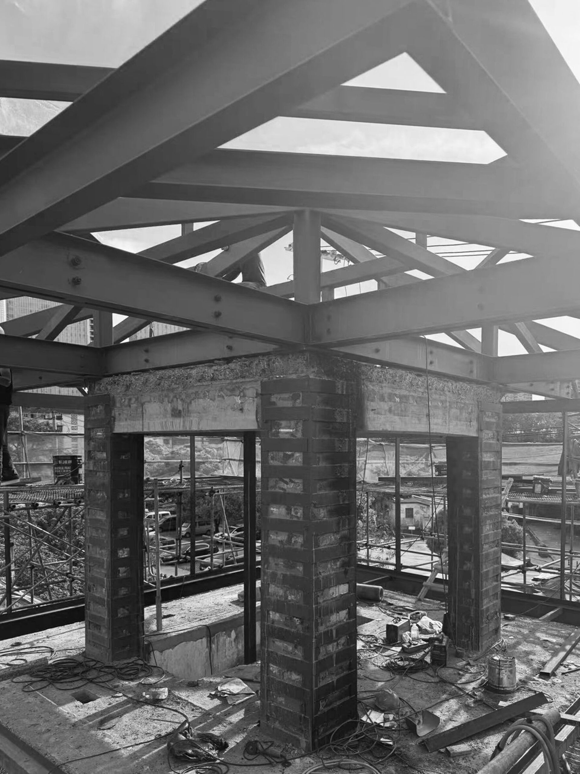 〈とても小さな24時間営業の本屋(A Very Small 24-hour Bookstore)〉