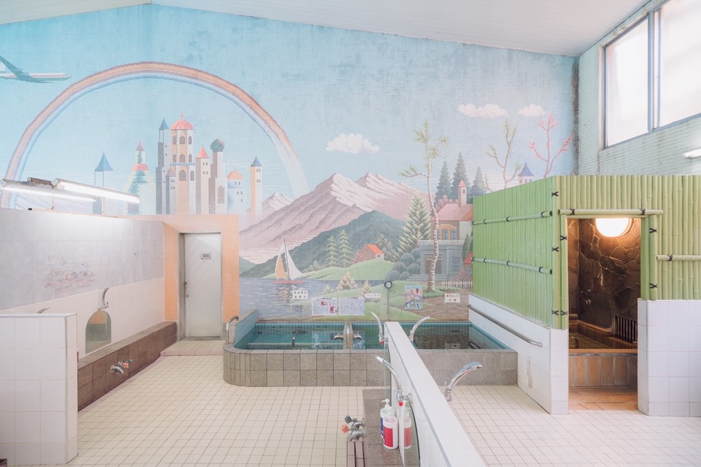 リニューアル前の旧金沢浴場 浴場内観