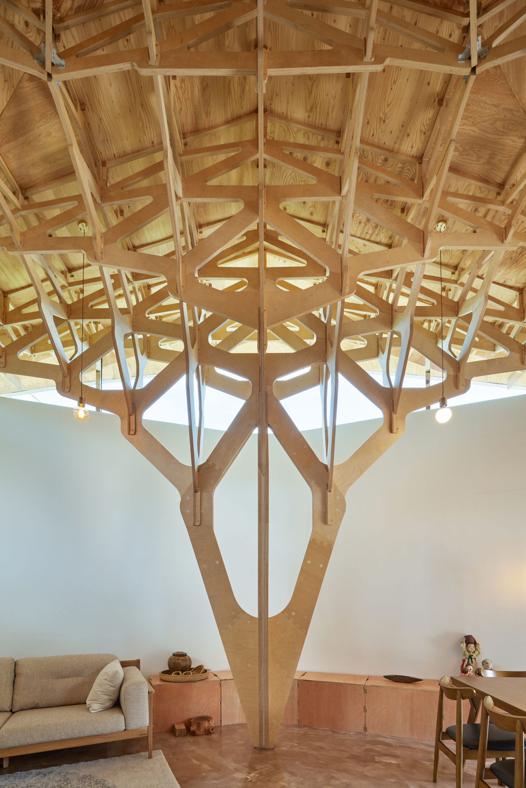 〈3本の木の家（The House of Three Trees）〉JK-AR（Jae Kim Architects & Researchers）