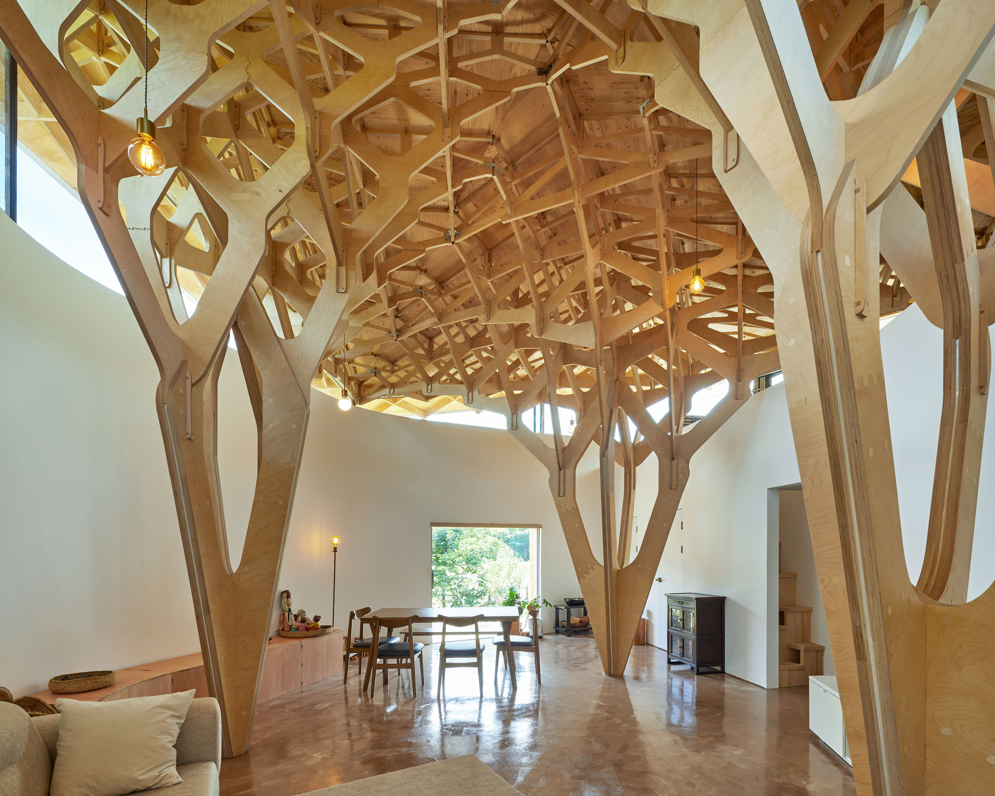 〈3本の木の家（The House of Three Trees）〉JK-AR（Jae Kim Architects & Researchers）
