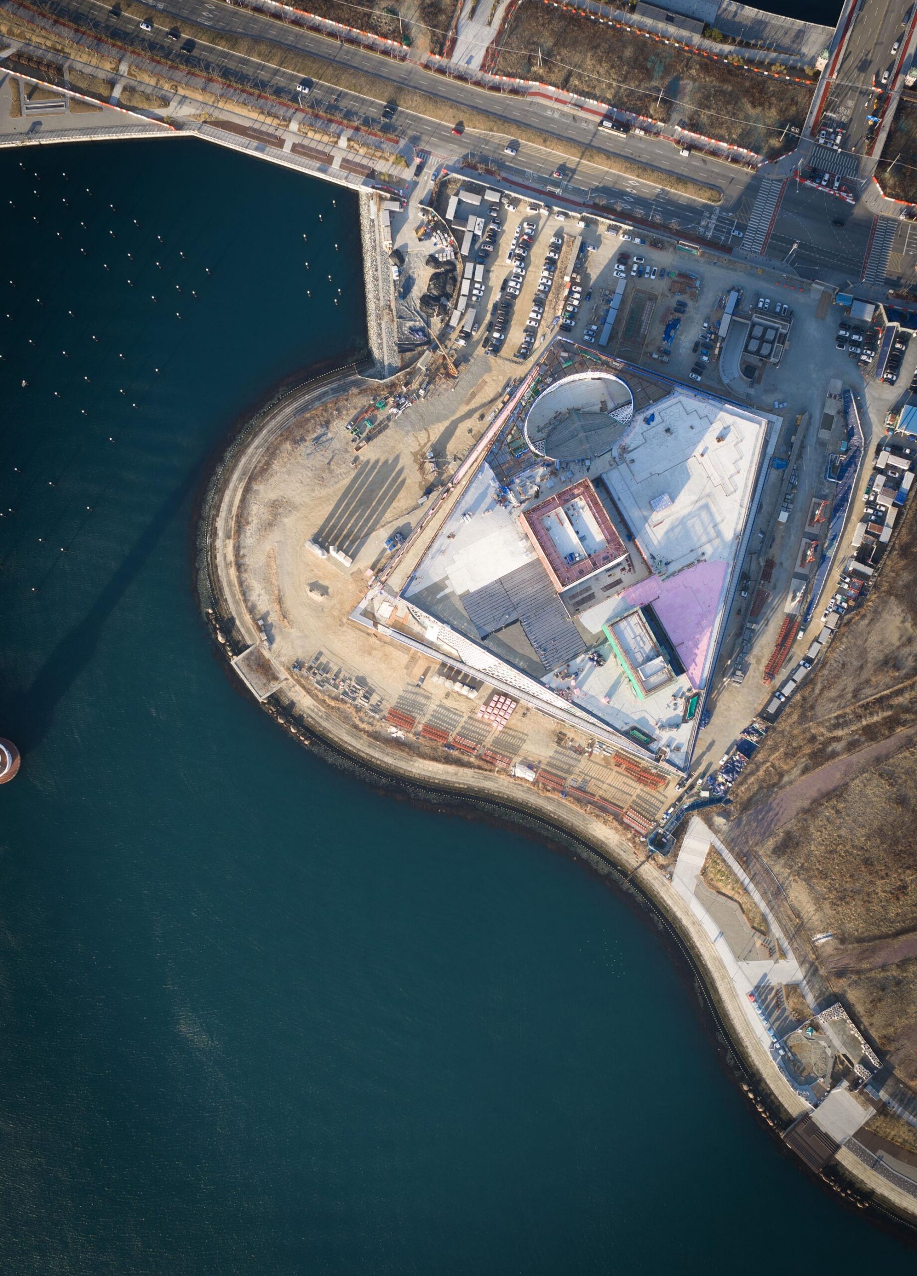 〈釜山オペラハウス（Busan Opera House）〉スノヘッタ（Snøhetta）