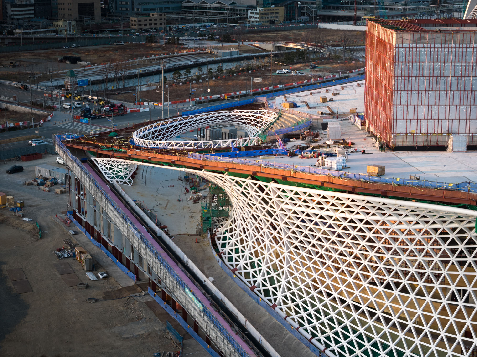 〈釜山オペラハウス（Busan Opera House）〉スノヘッタ（Snøhetta）