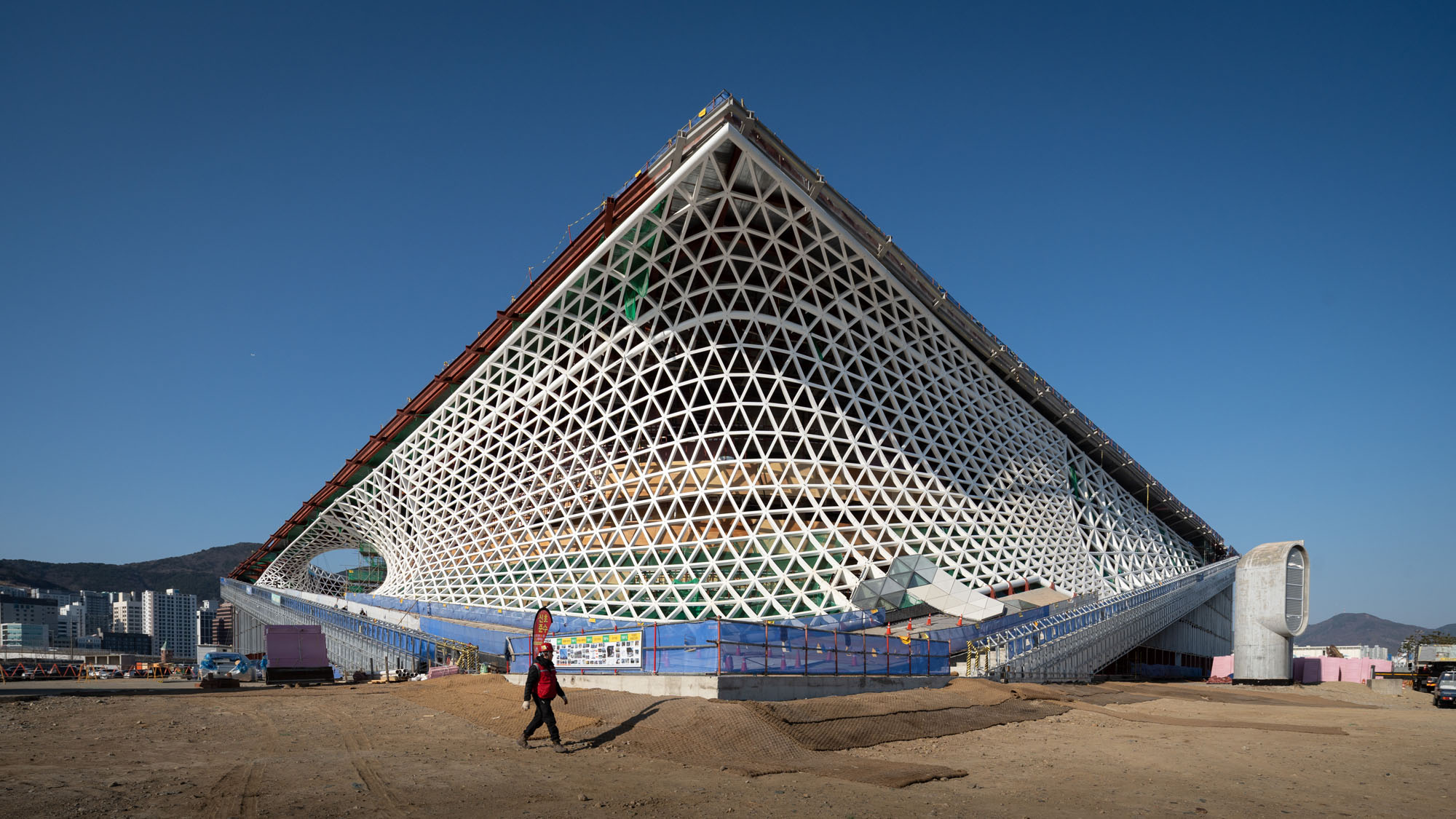 〈釜山オペラハウス（Busan Opera House）〉スノヘッタ（Snøhetta）