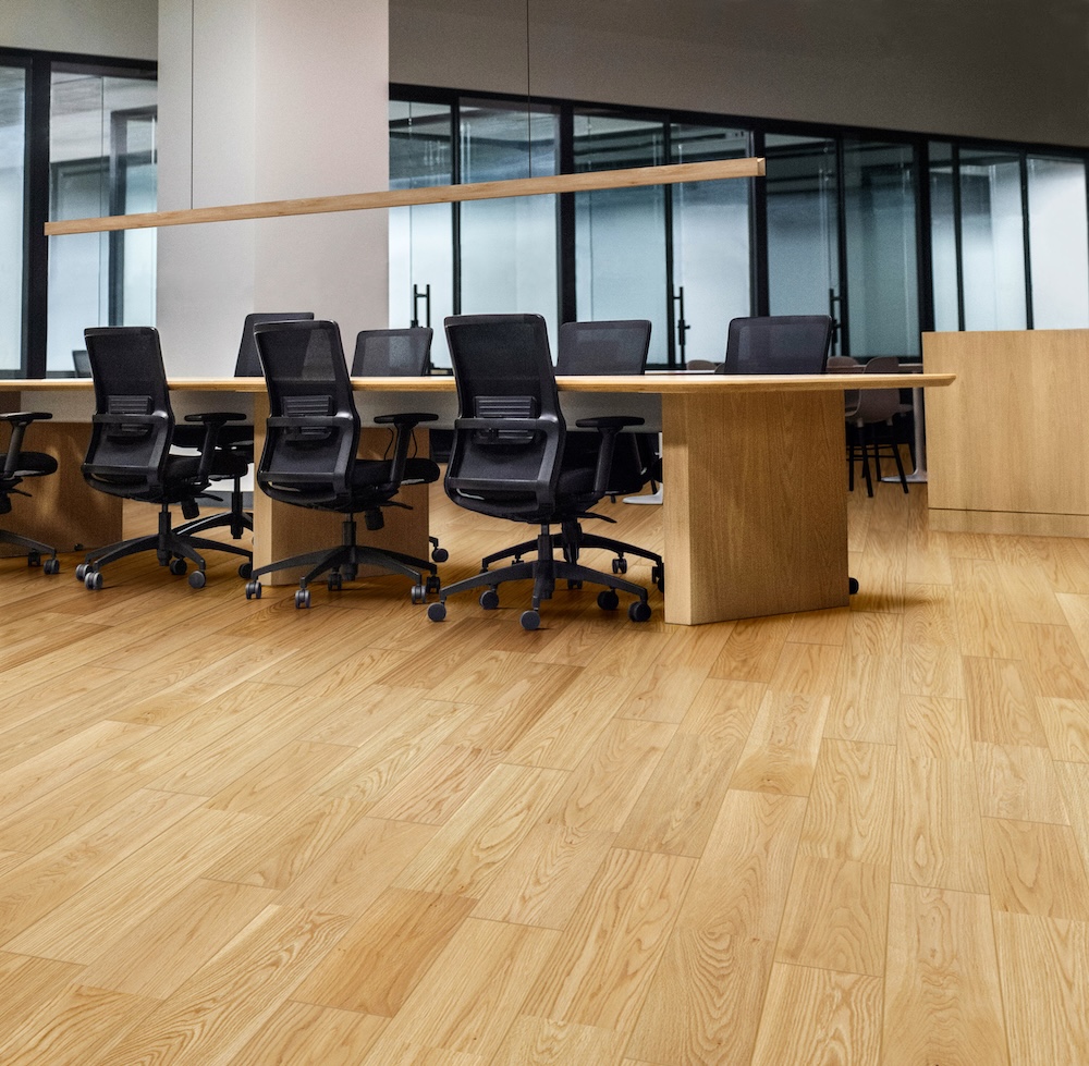 退去制約に応える、オフィス用天然木フローリングが登場　OAフロアに直接施工、原状回復にも対応する「MESSAGE オフィス」