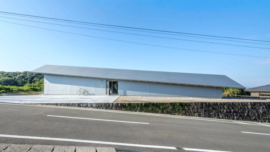 斜面と土 / INTERMEDIA