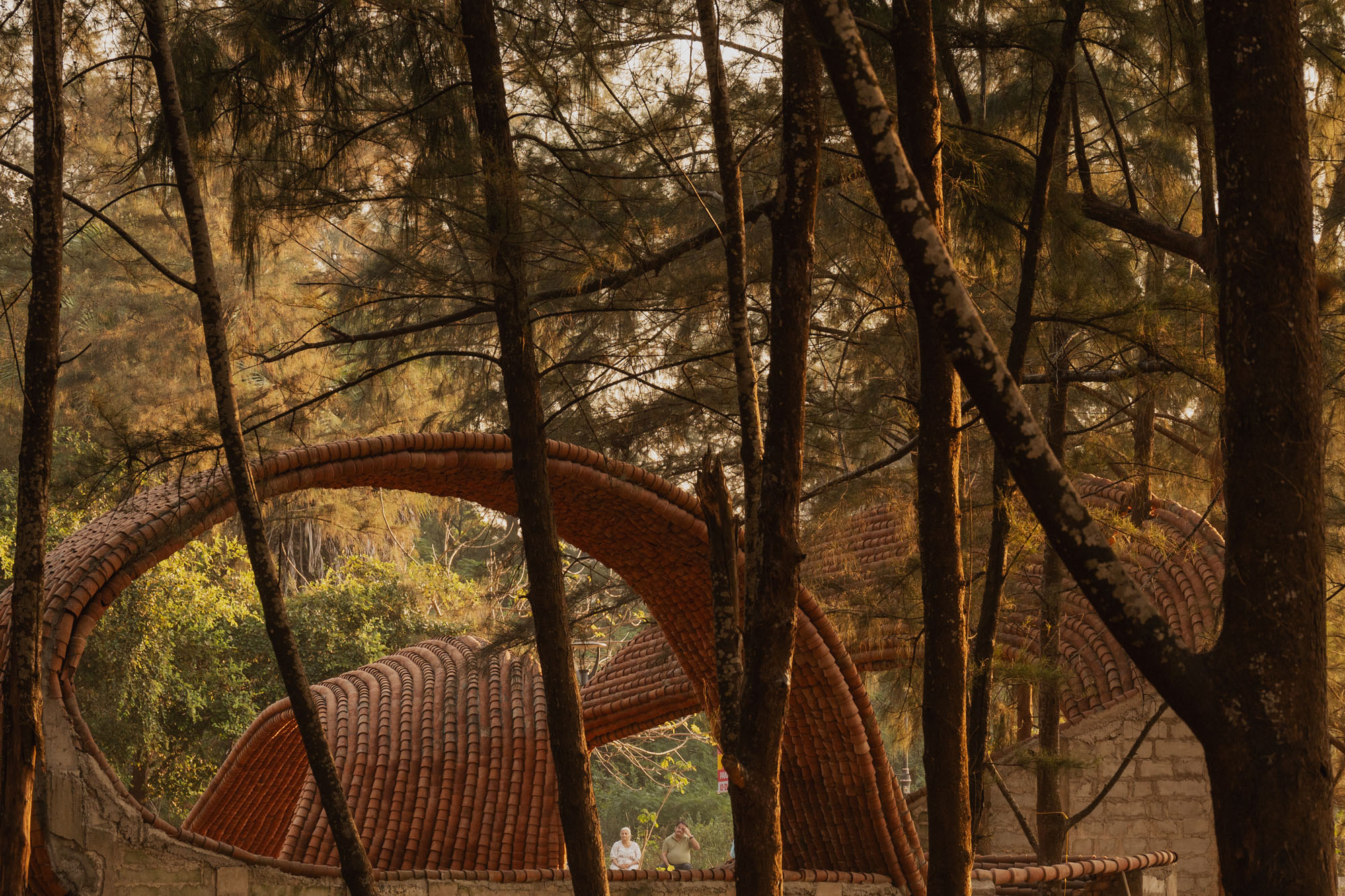 〈クルハド・パビリオン（Kulhad Pavilion）〉ウォールメーカーズ（WALLMAKERS）