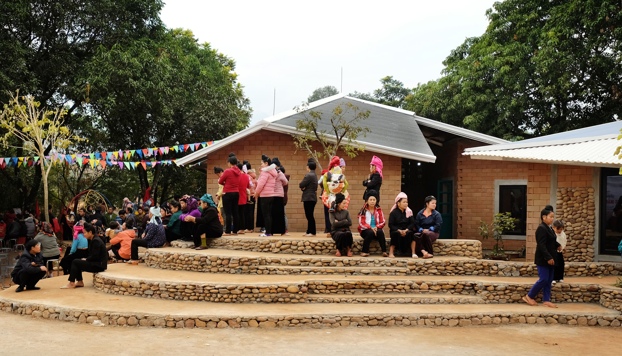 〈ナ・クオン学校（Na Khoang School）〉1 + 1＞2アーキテクツ（1+1>2 Architects）