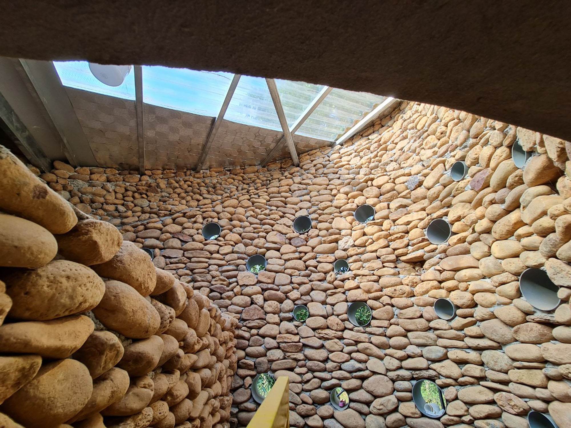 〈ナ・クオン学校（Na Khoang School）〉1 + 1＞2アーキテクツ（1+1>2 Architects）