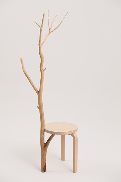 齊藤太一〈monkey stool 60人（サル）の腰掛け〉