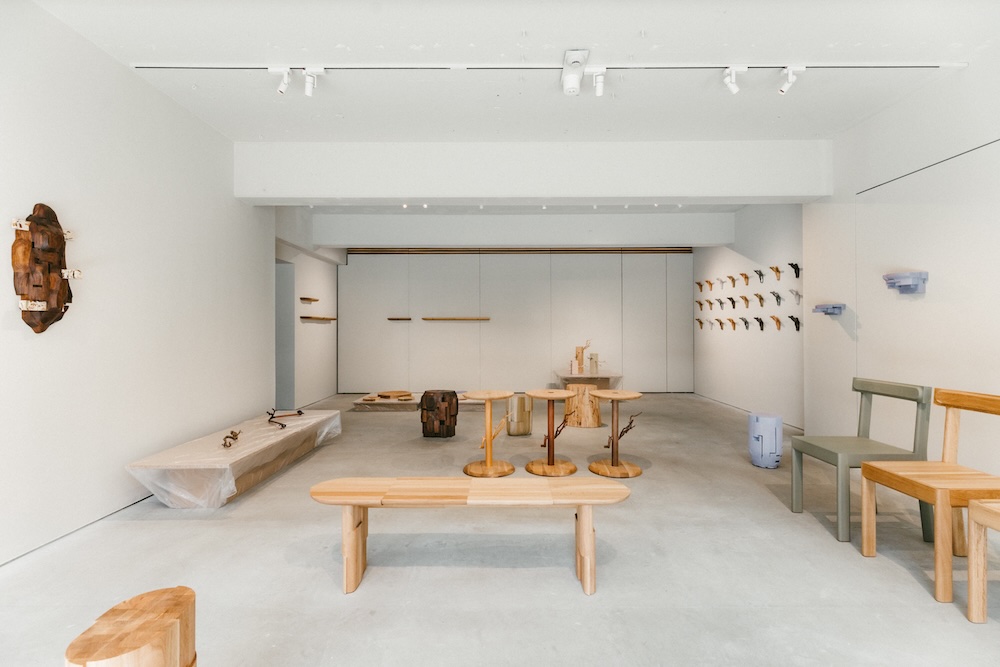 狩野佑真×太田翔×カリモク家具「TOUCH WOOD 2」会場写真