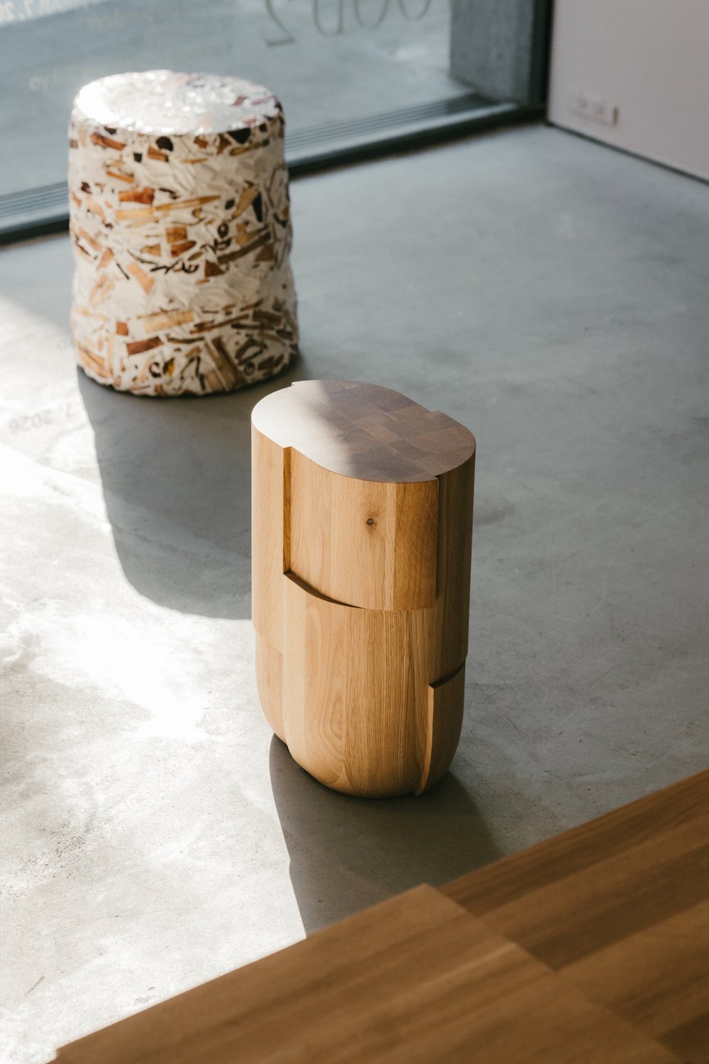 狩野佑真×太田翔×カリモク家具「TOUCH WOOD 2」会場写真