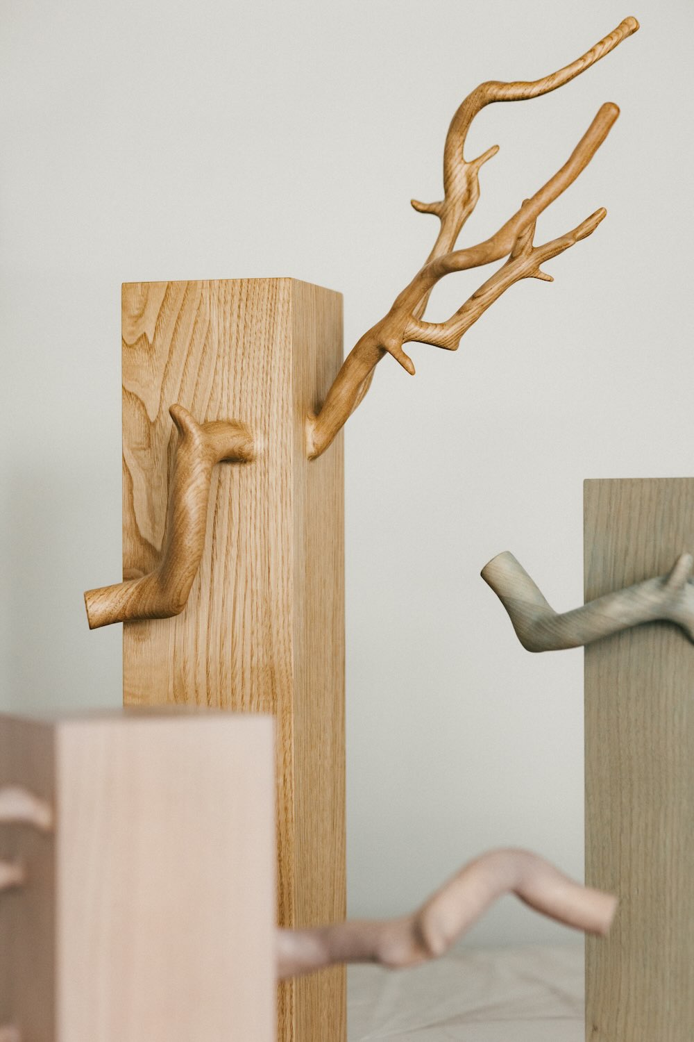 狩野佑真×太田翔×カリモク家具「TOUCH WOOD 2」会場写真