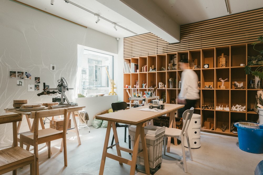 狩野佑真×太田翔×カリモク家具「TOUCH WOOD 2」会場写真