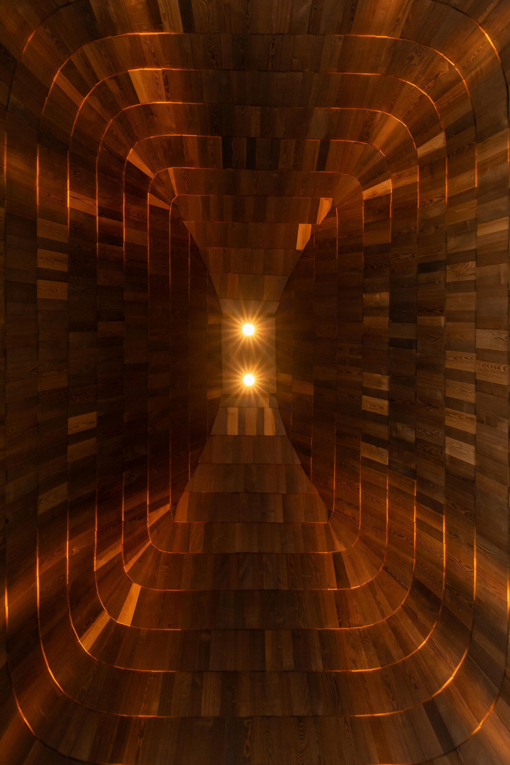 〈茅葺きの屋根の下のゲストハウス（Under the Reed Roof Guesthouses）〉YODグループ（YOD Group）