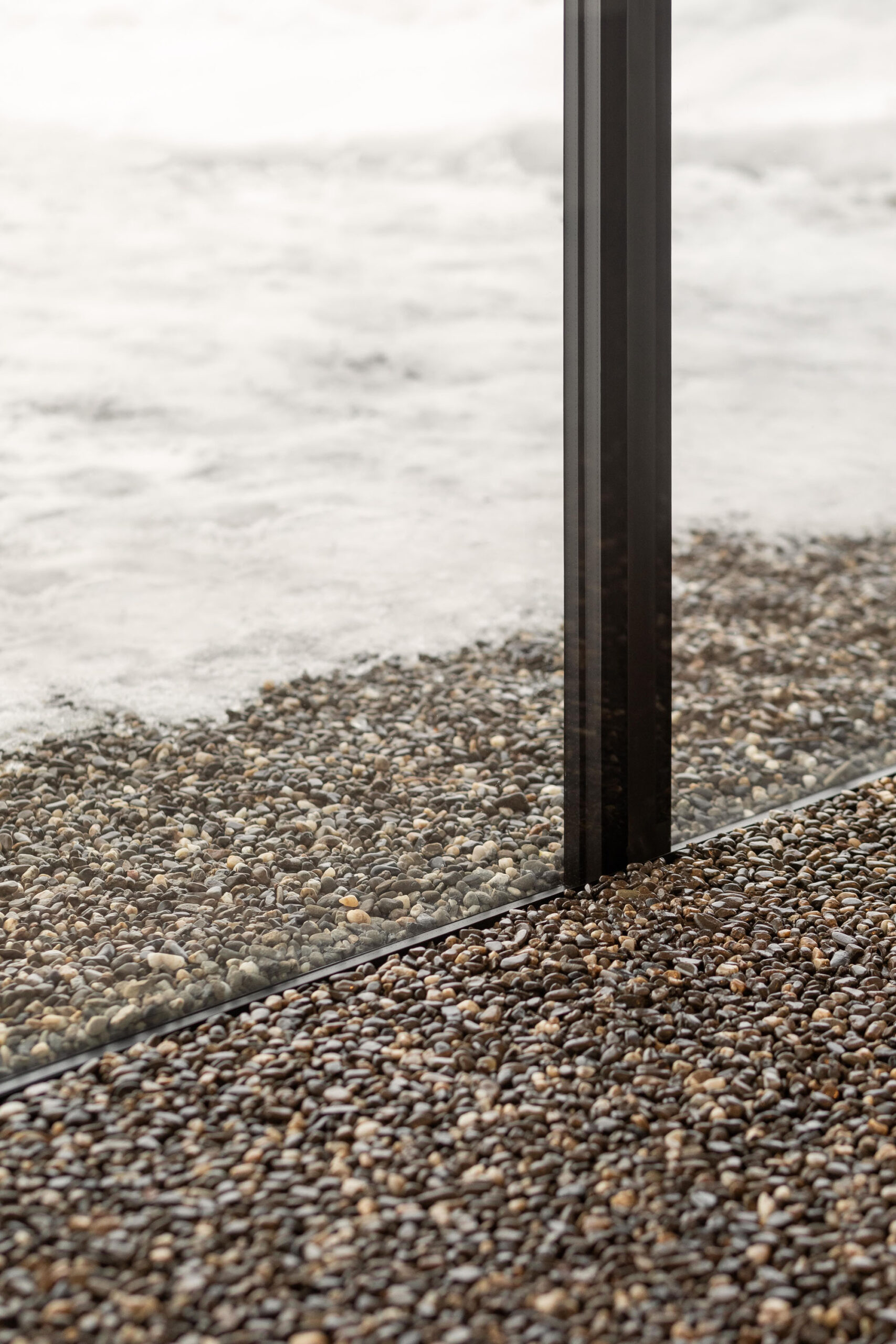 〈茅葺きの屋根の下のゲストハウス（Under the Reed Roof Guesthouses）〉YODグループ（YOD Group）