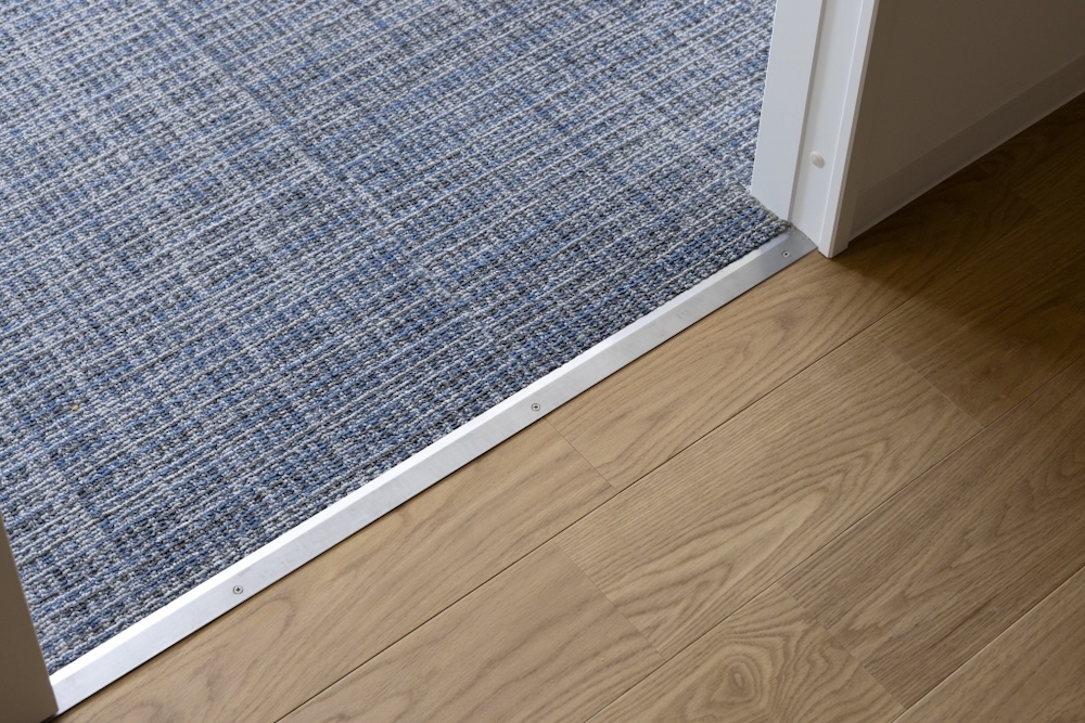 退去制約に応える、オフィス用天然木フローリングが登場　OAフロアに直接施工、原状回復にも対応する「MESSAGE オフィス」