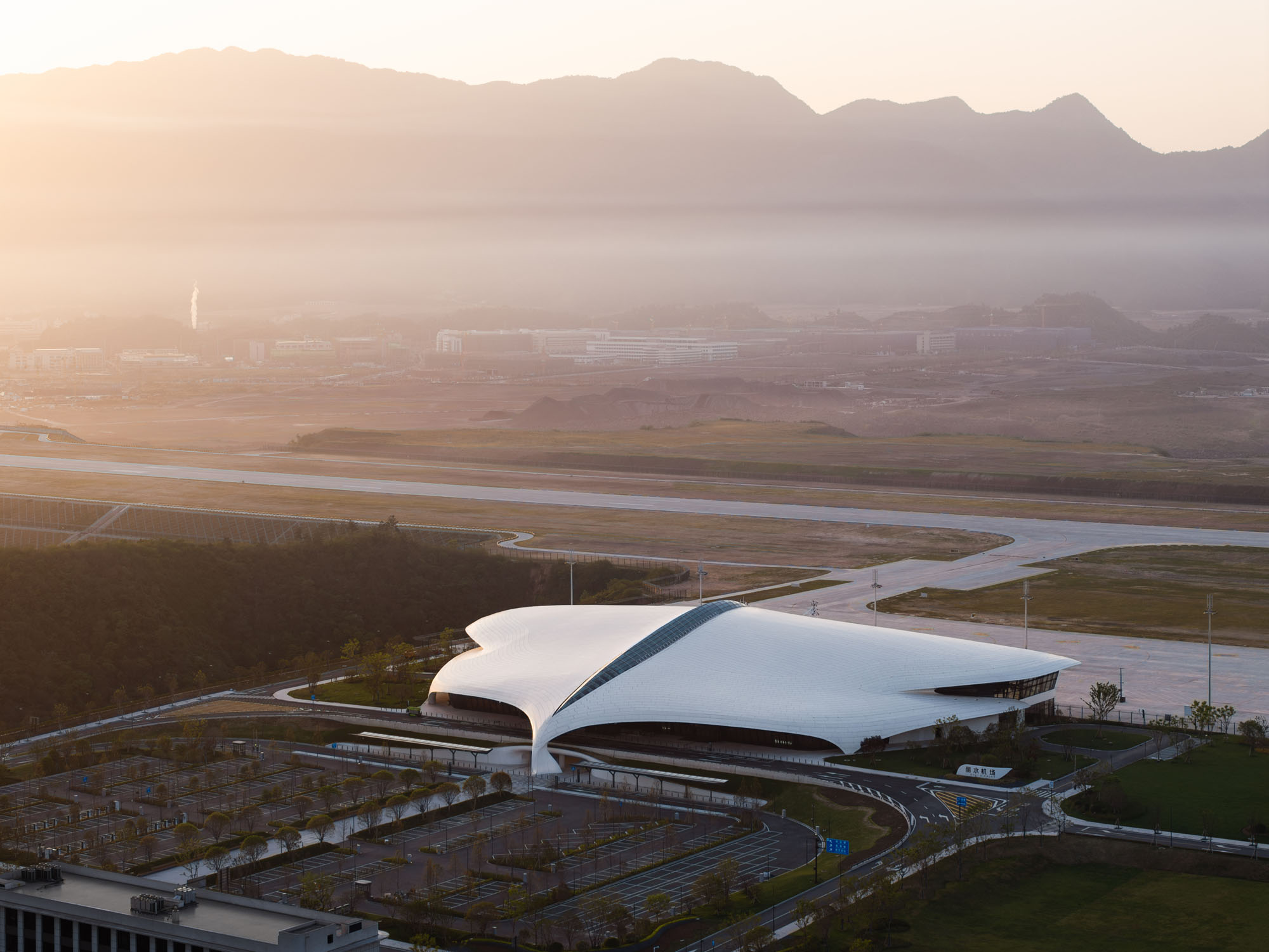 〈麗水空港（Lishui Airport）〉MADアーキテクツ（MAD Architects）