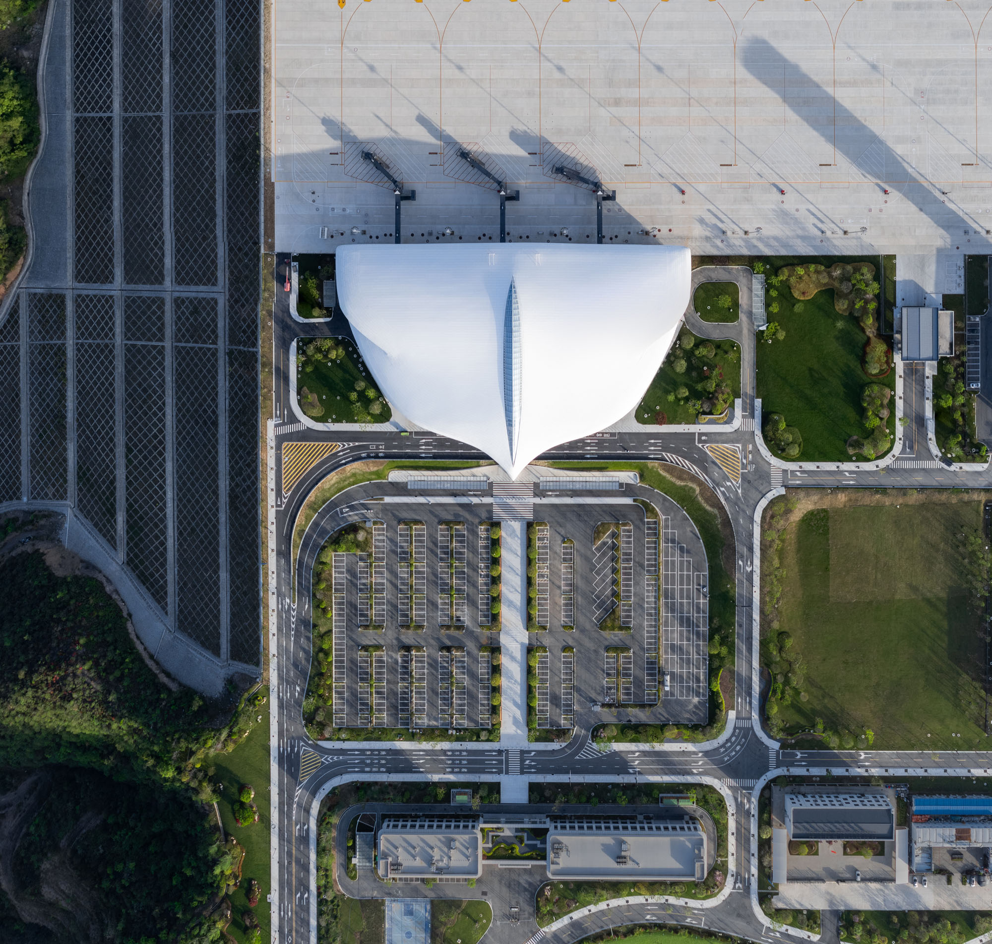 〈麗水空港（Lishui Airport）〉MADアーキテクツ（MAD Architects）
