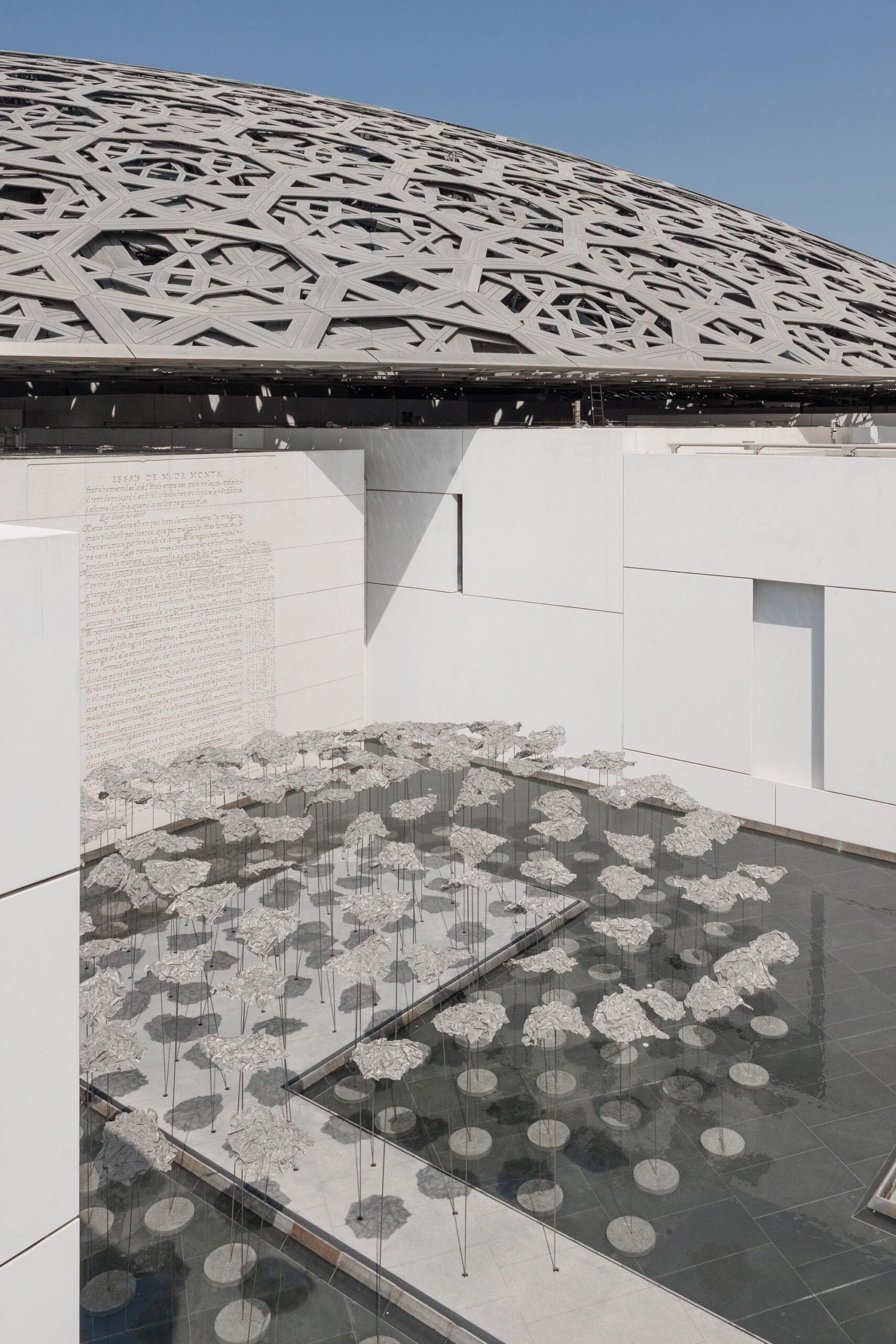 「雲の振付、踊る影」YOKOMAE et BOUAYADによるアートパビリオン「雲の振付、踊る影」