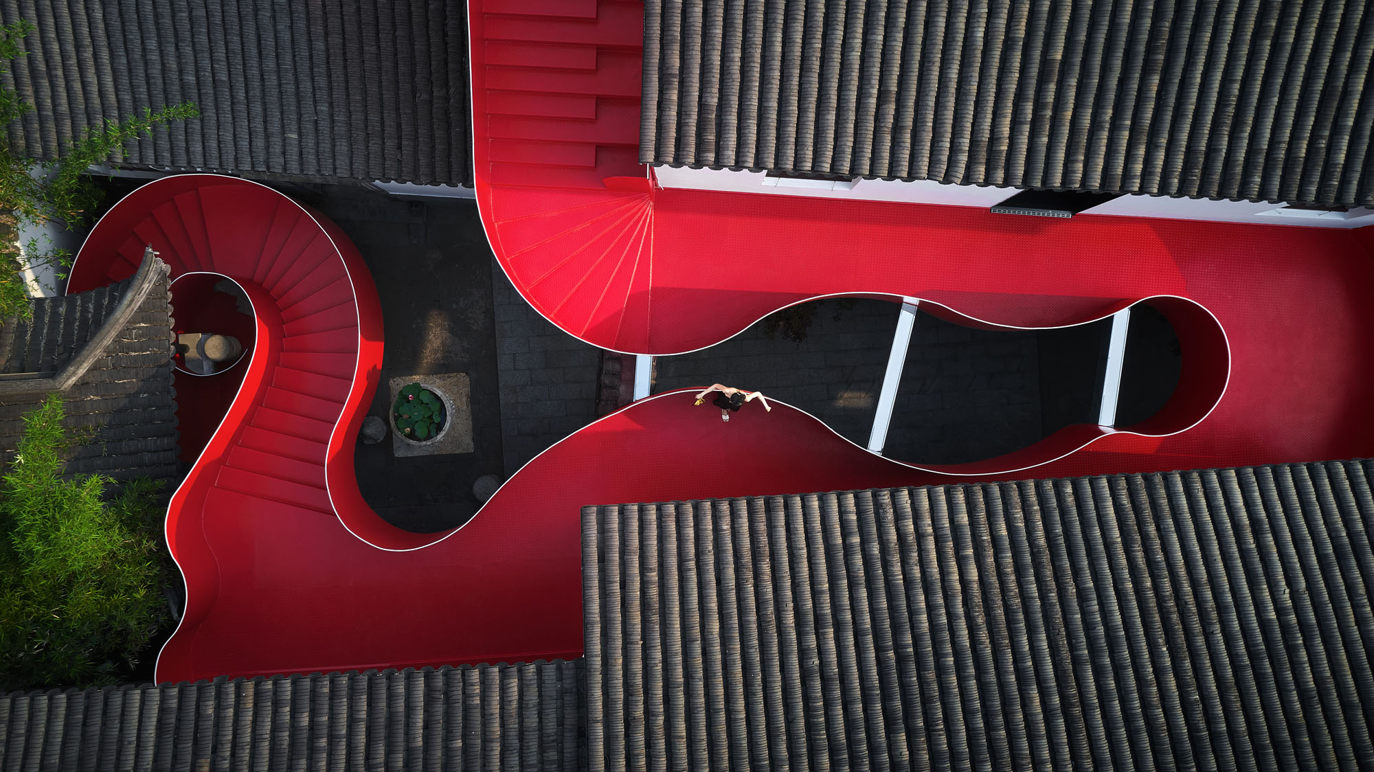 〈ビッグ・レッド・クレイフィッシュ（Big Red Crayfish）〉DAED design and research