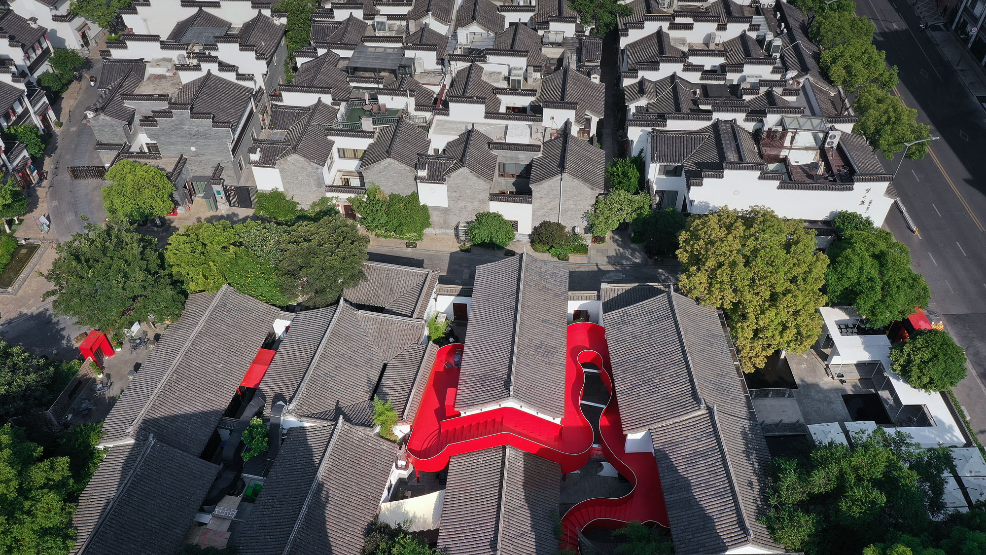 〈ビッグ・レッド・クレイフィッシュ（Big Red Crayfish）〉DAED design and research