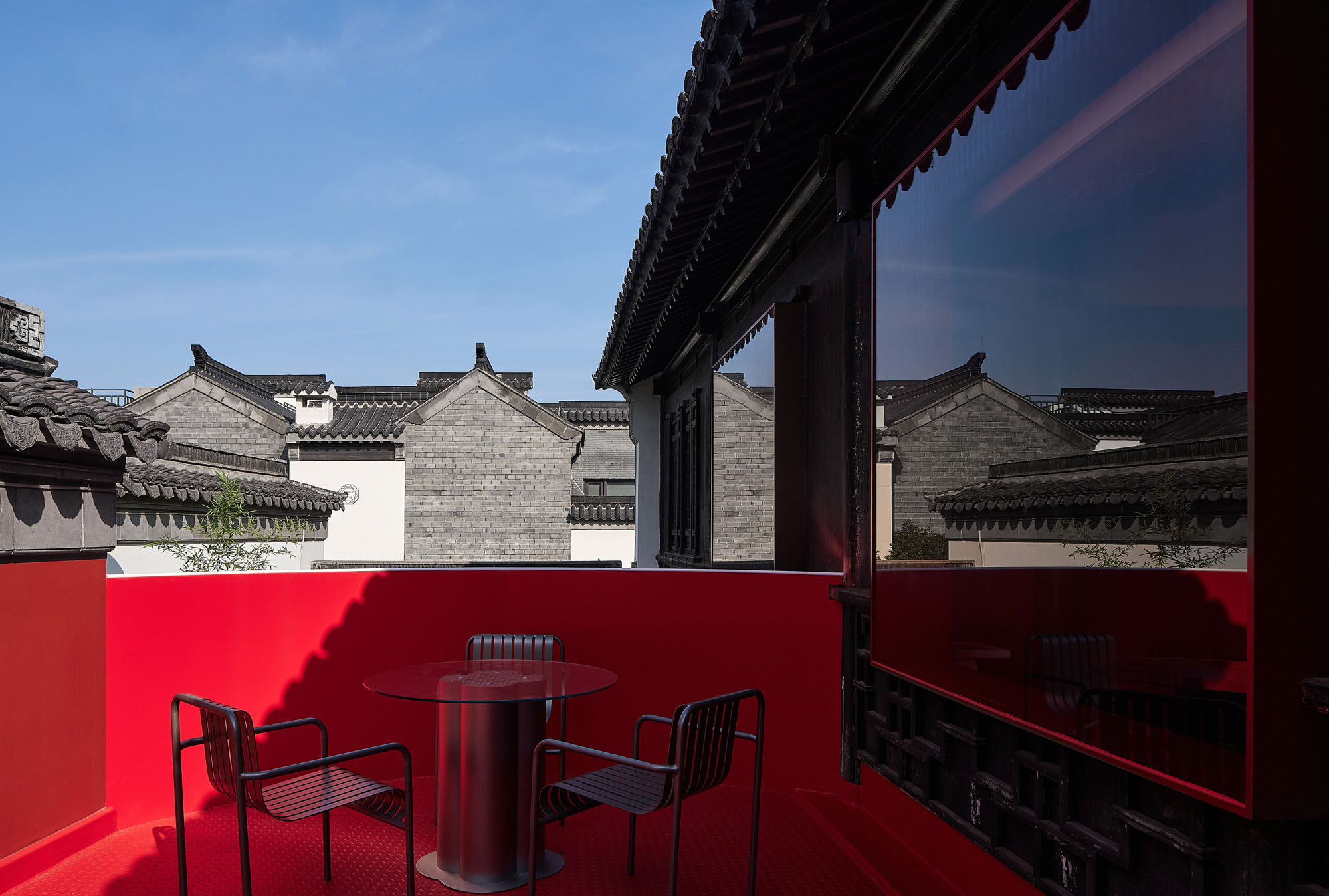 〈ビッグ・レッド・クレイフィッシュ（Big Red Crayfish）〉DAED design and research