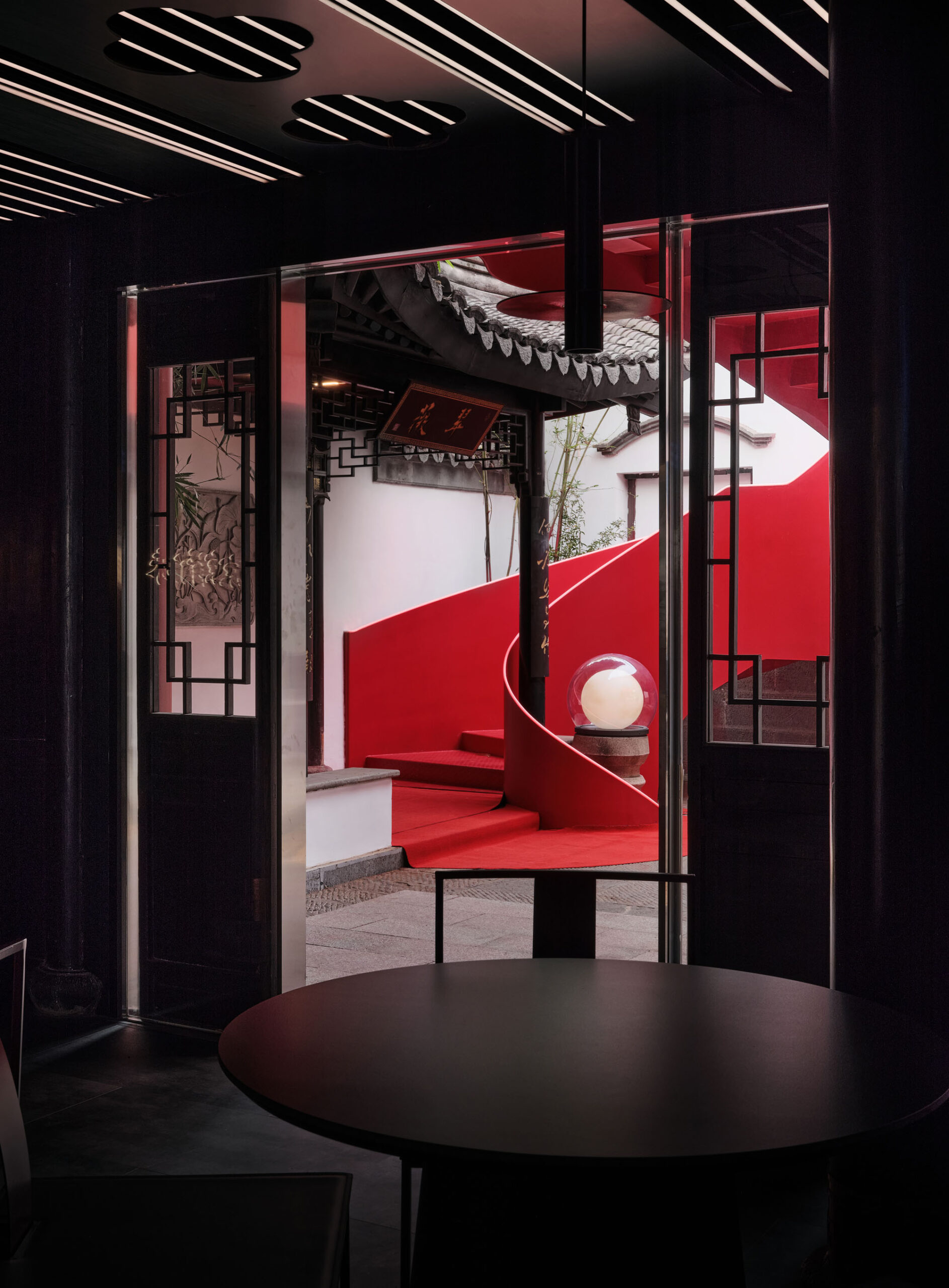 〈ビッグ・レッド・クレイフィッシュ（Big Red Crayfish）〉DAED design and research