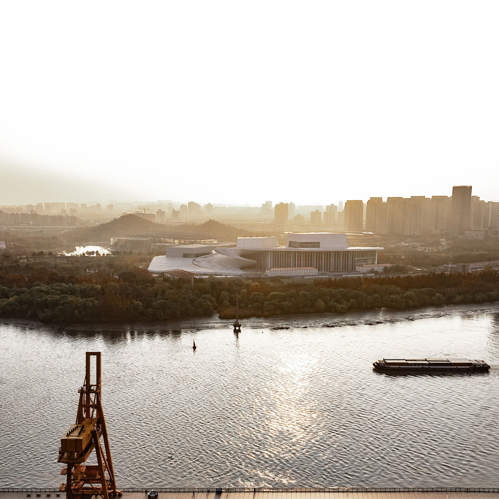 〈上海グランドオペラハウス(Shanghai Grand Opera House)〉スノヘッタ(Snøhetta)