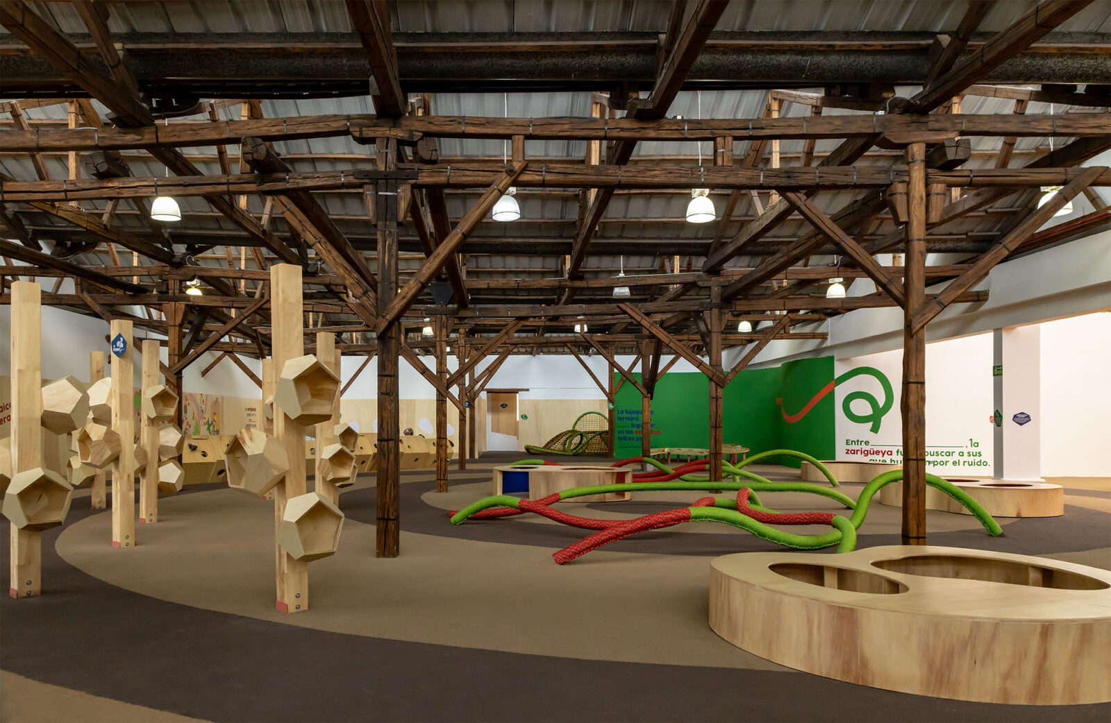 繊維工場の記憶を受け継ぐ「遊び」と「学び」の場〈AWAWA〉Morphism、エクアドル