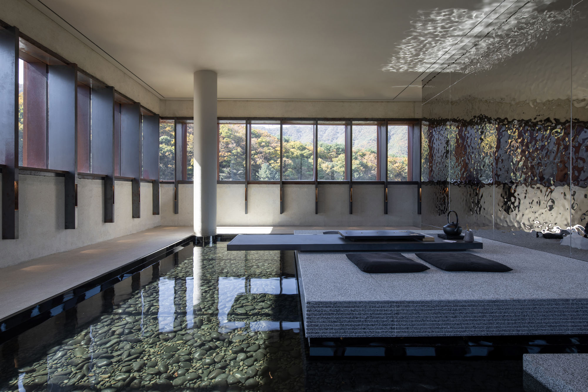 〈Mugok〉100A associates