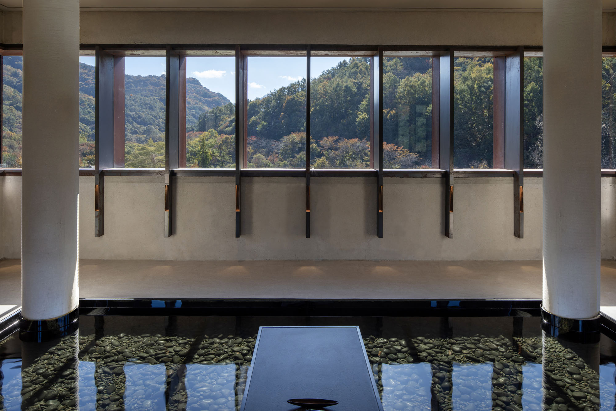 〈Mugok〉100A associates