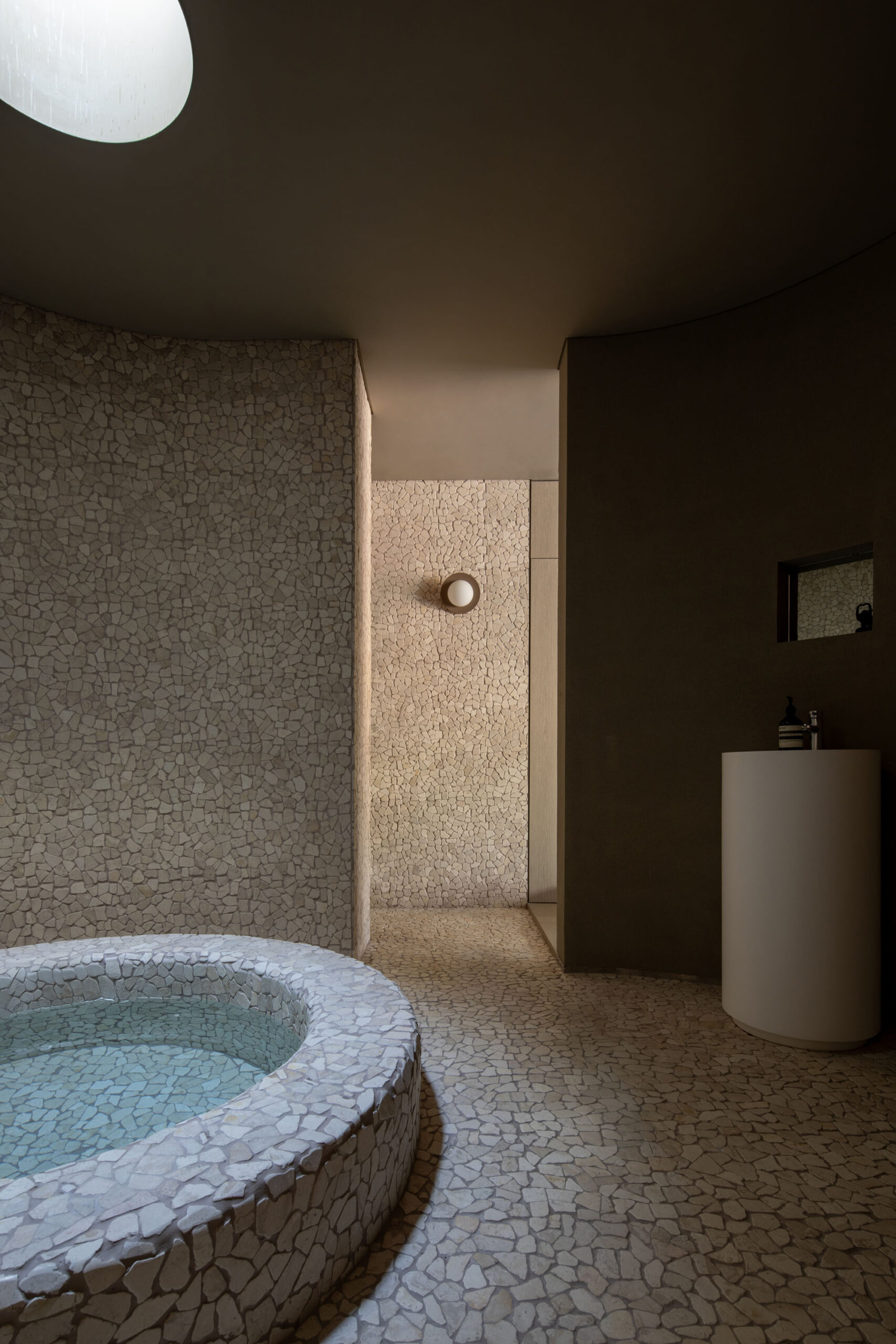 〈Mugok〉100A associates