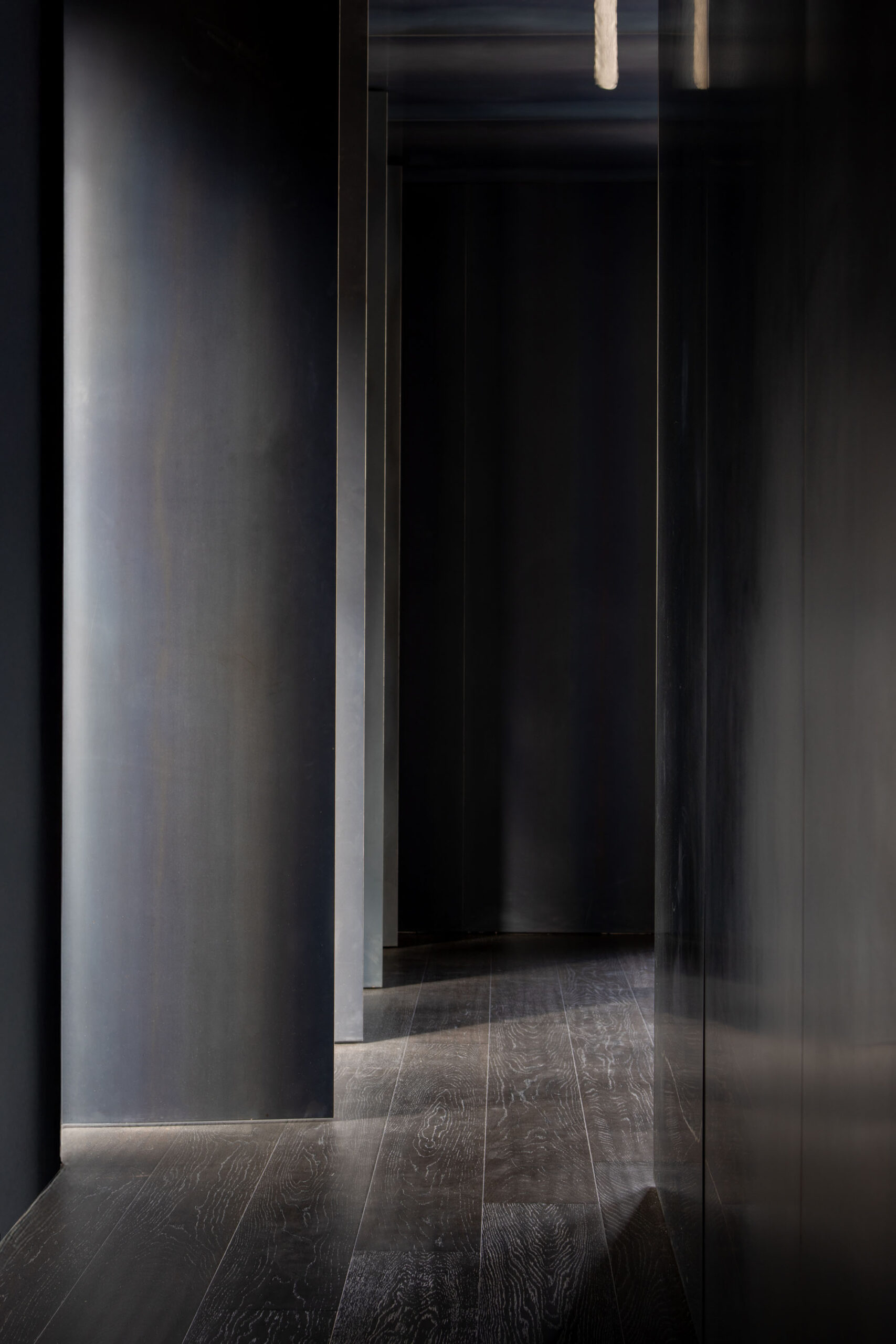 〈Mugok〉100A associates