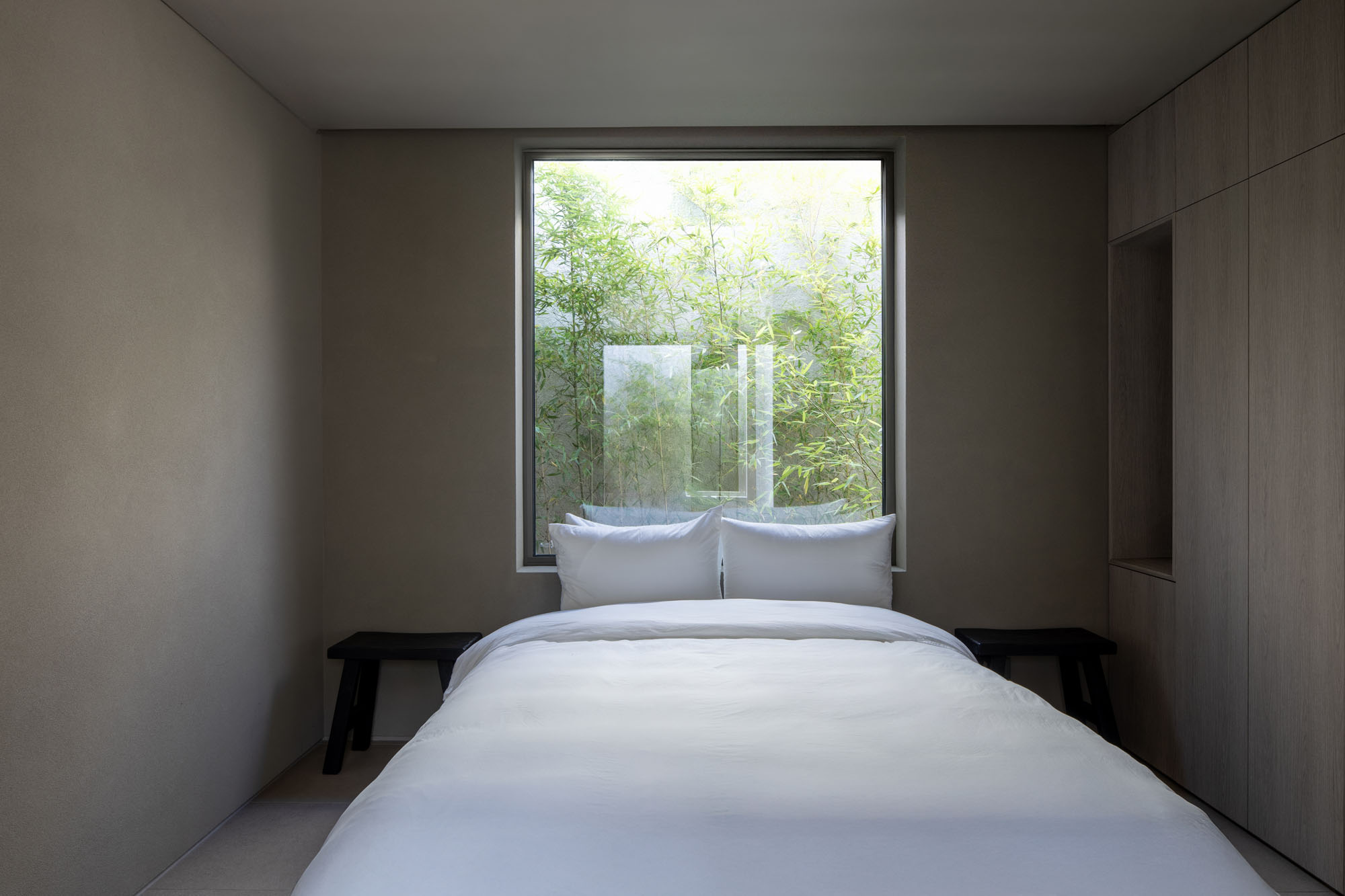 〈Mugok〉100A associates