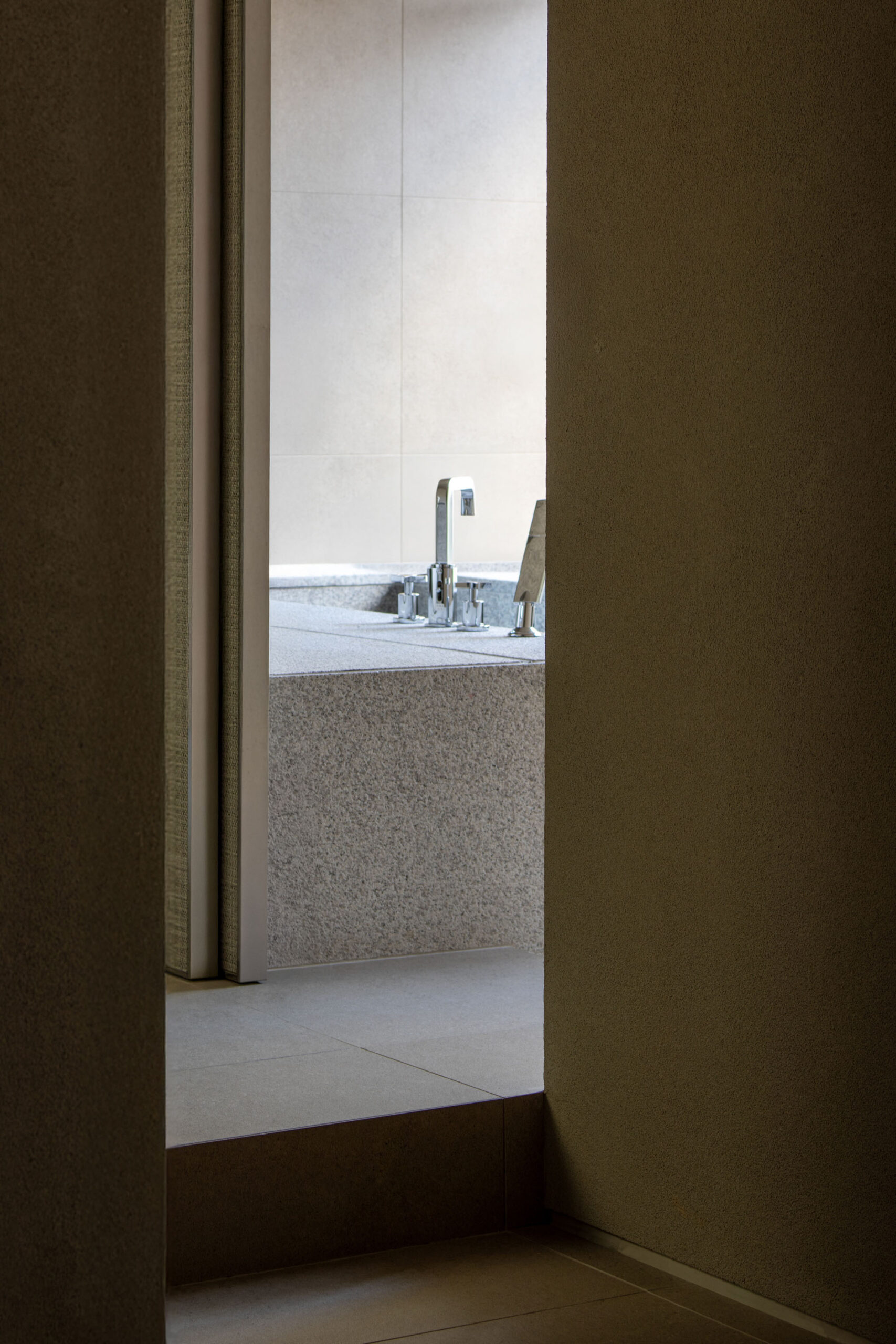 〈Mugok〉100A associates