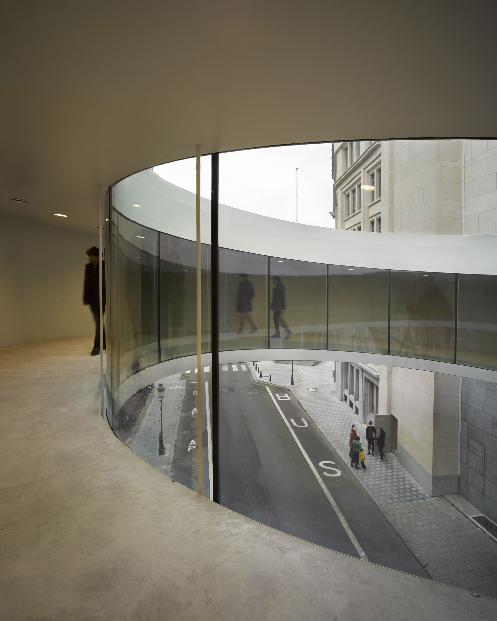 〈Tondo〉OFFICE Kersten Geers David Van Severen