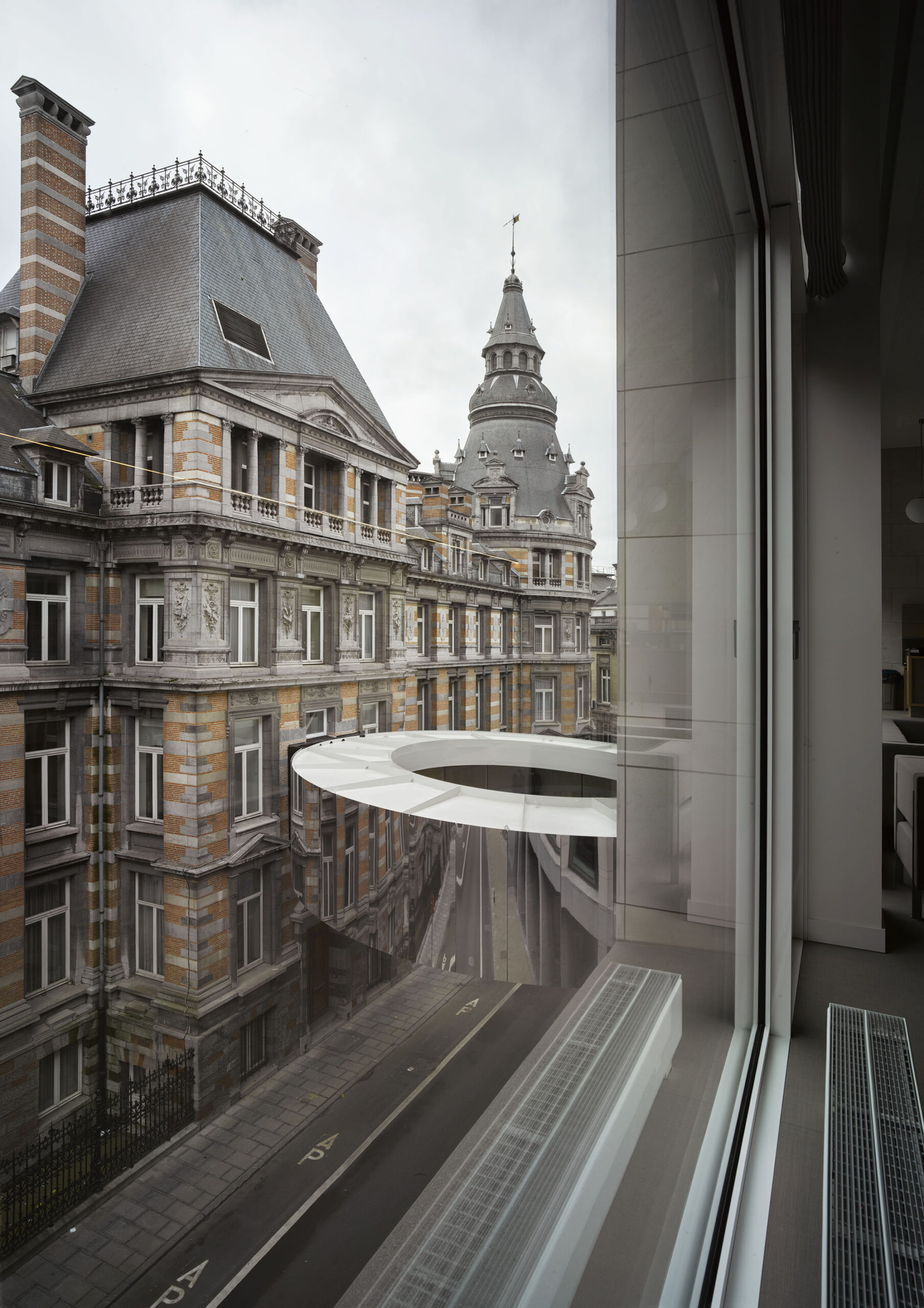 〈Tondo〉OFFICE Kersten Geers David Van Severen