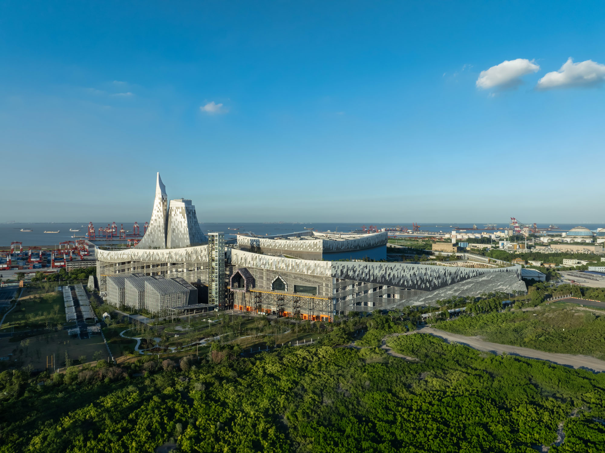 〈宝山廃棄物発電センター（Baoshan Waste-to-Energy Center）〉Ballistic Architecture Machine（BAM）
